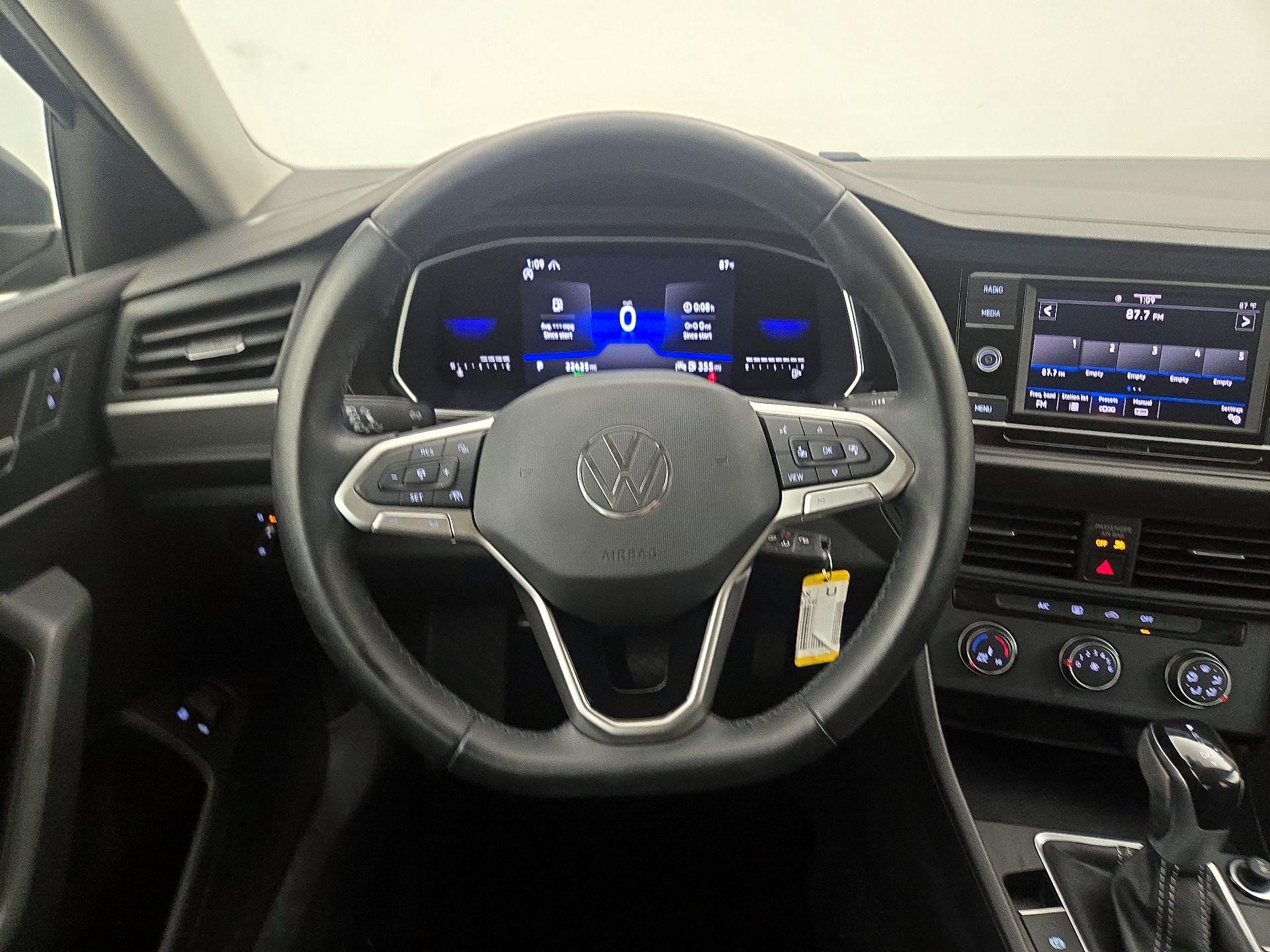 Thumbnail: 2022 Volkswagen Jetta - 10