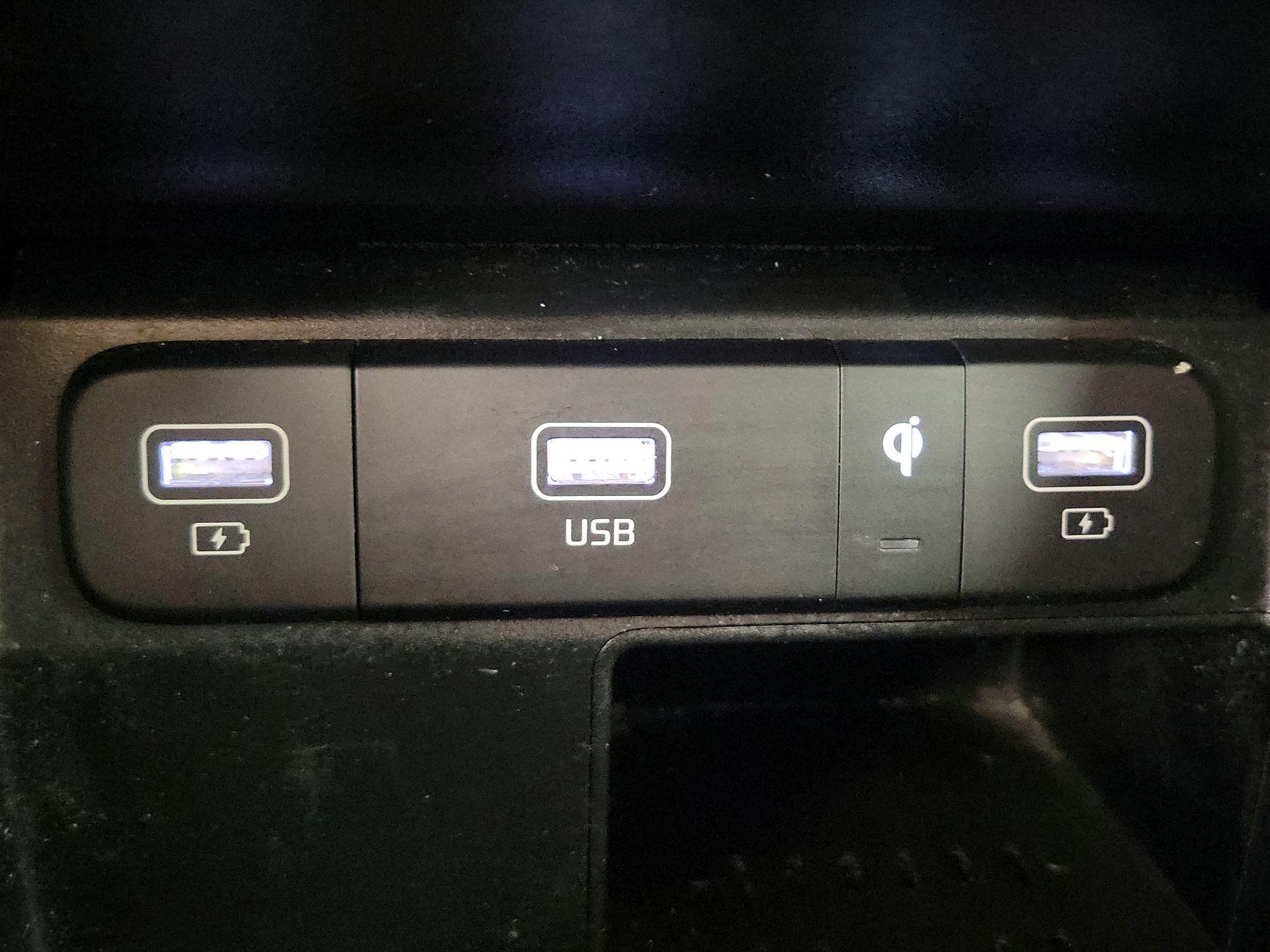 Thumbnail: 2022 Kia Sorento - 19