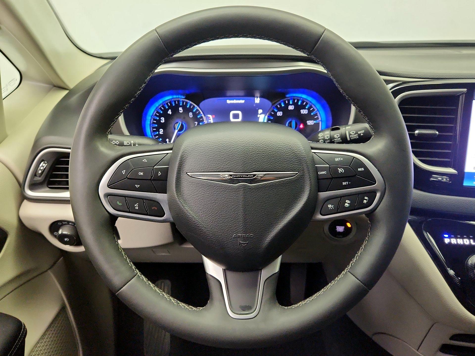 Thumbnail: 2024 Chrysler Pacifica - 10
