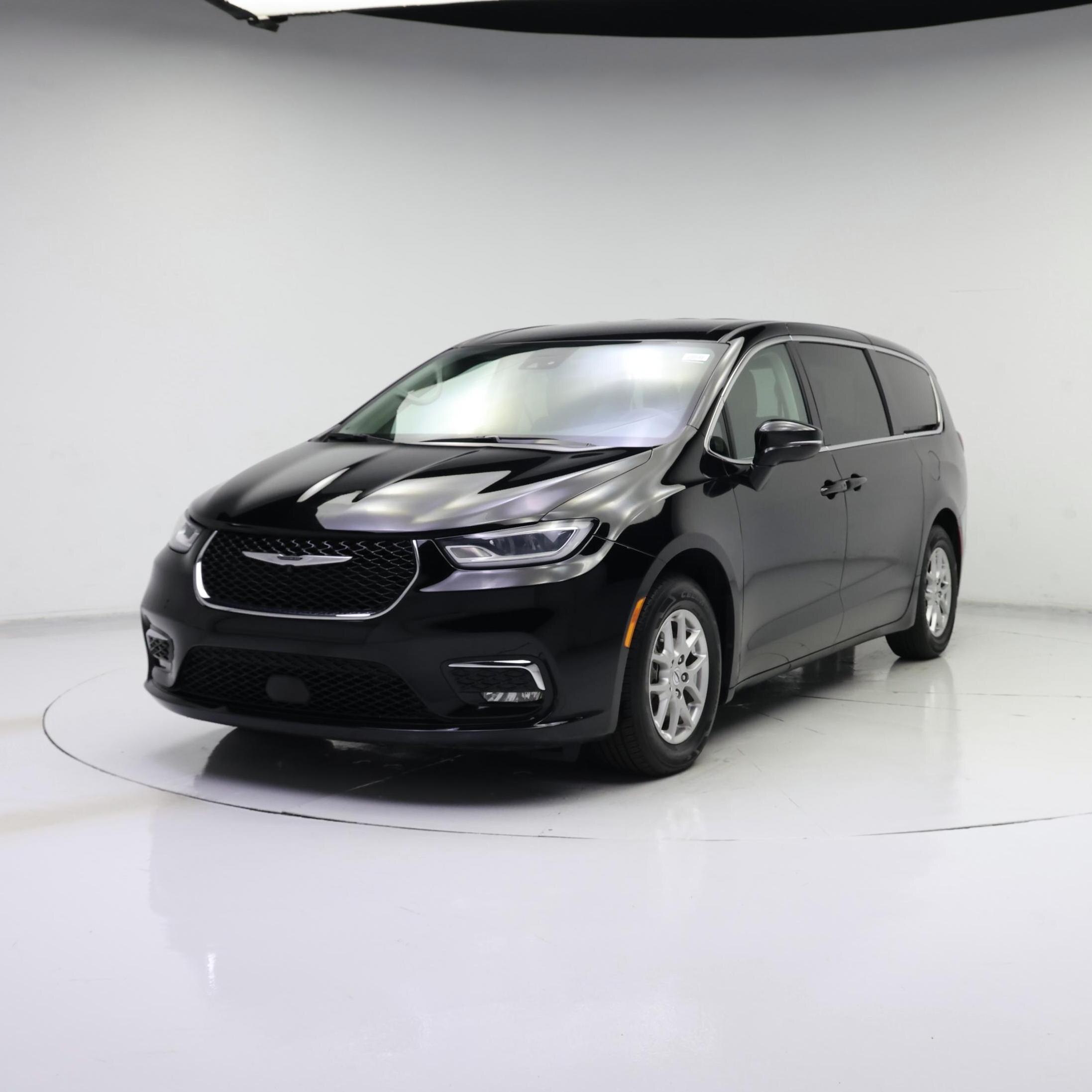 Thumbnail: 2024 Chrysler Pacifica - 4