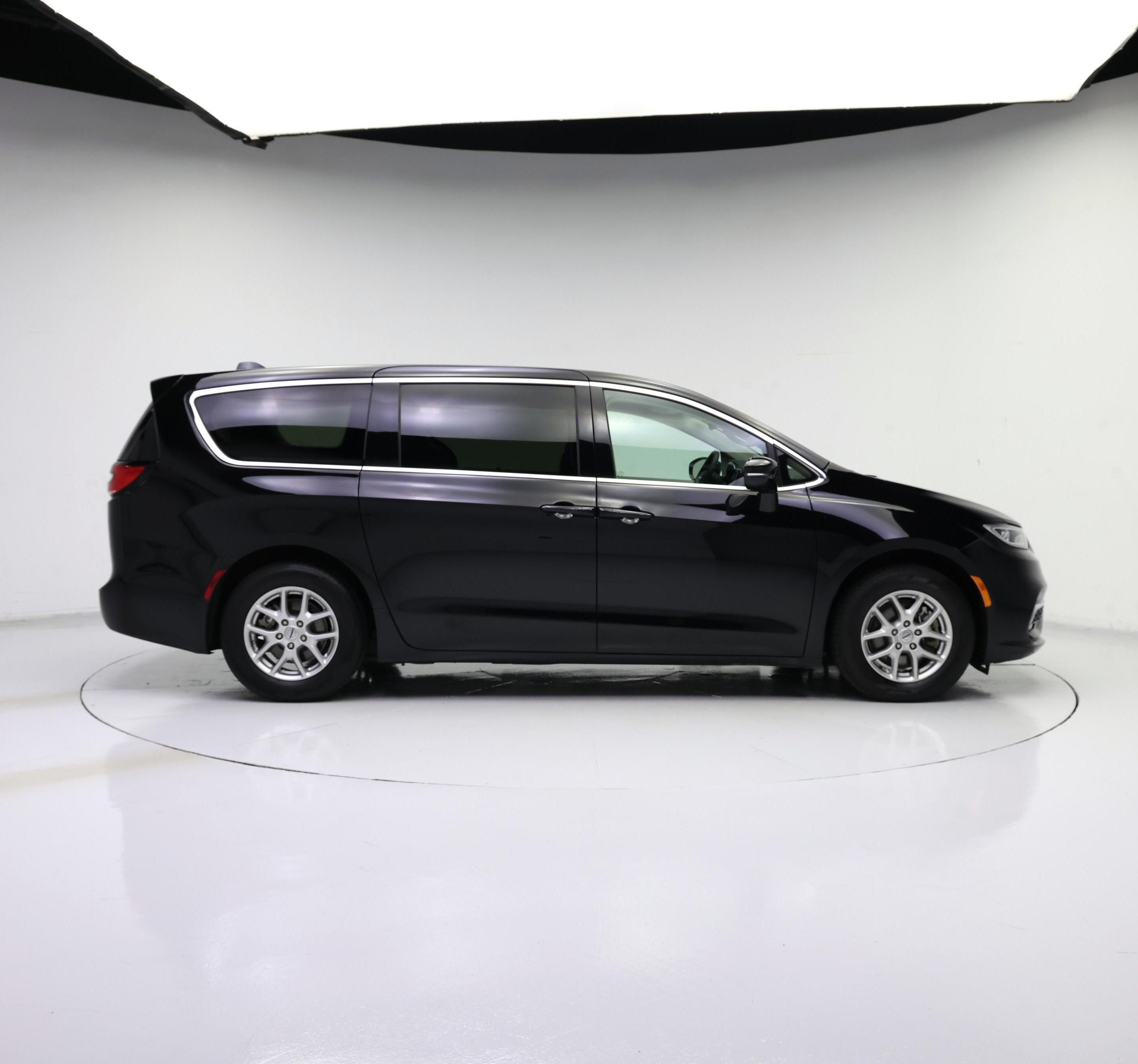 Thumbnail: 2024 Chrysler Pacifica - 7