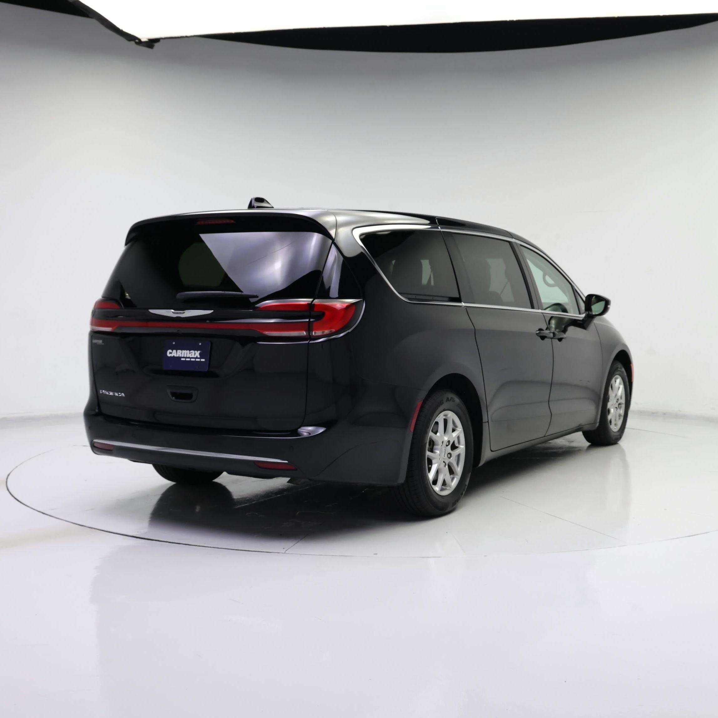 Thumbnail: 2024 Chrysler Pacifica - 8