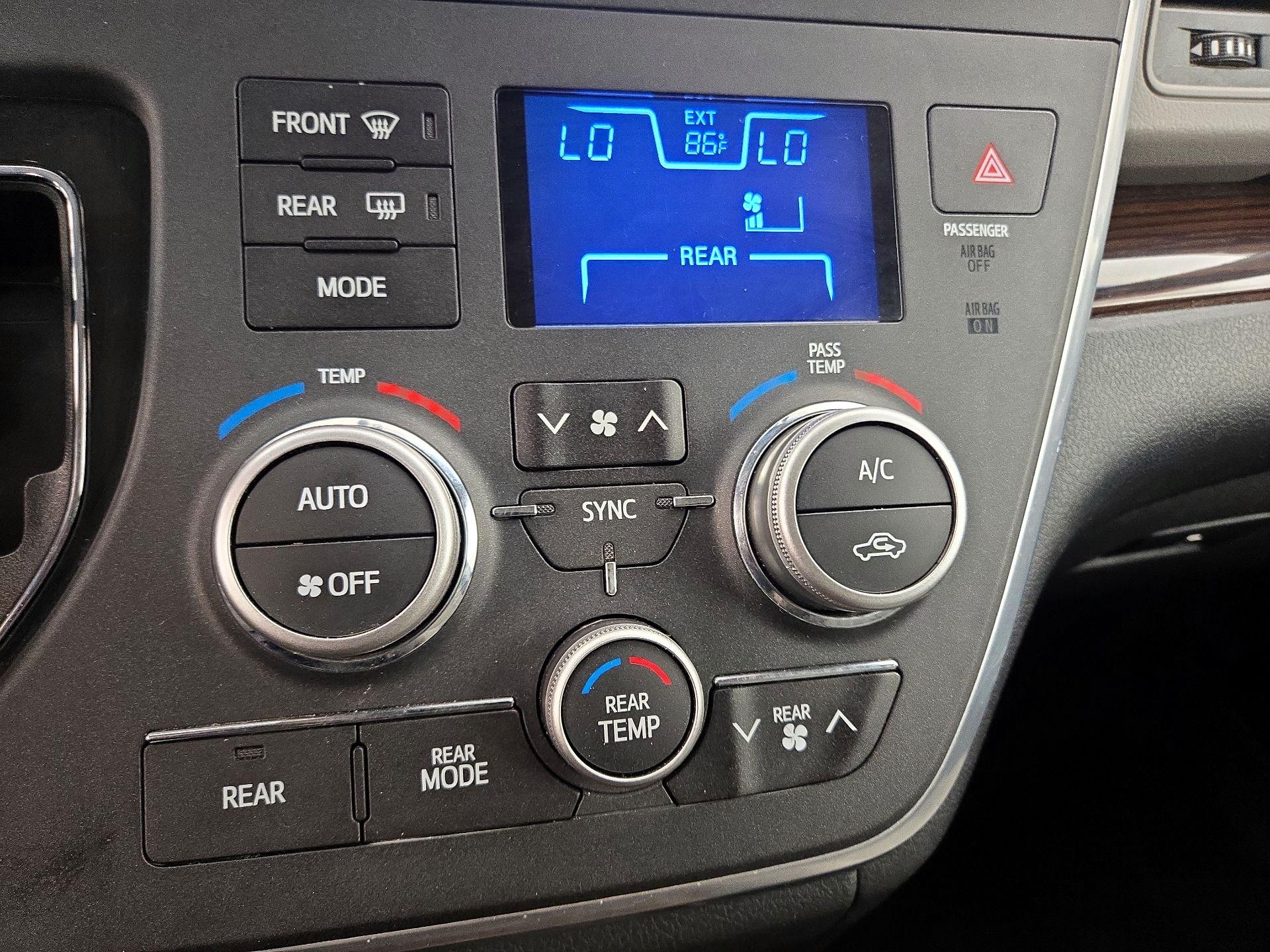 Thumbnail: 2017 Toyota Sienna - 17
