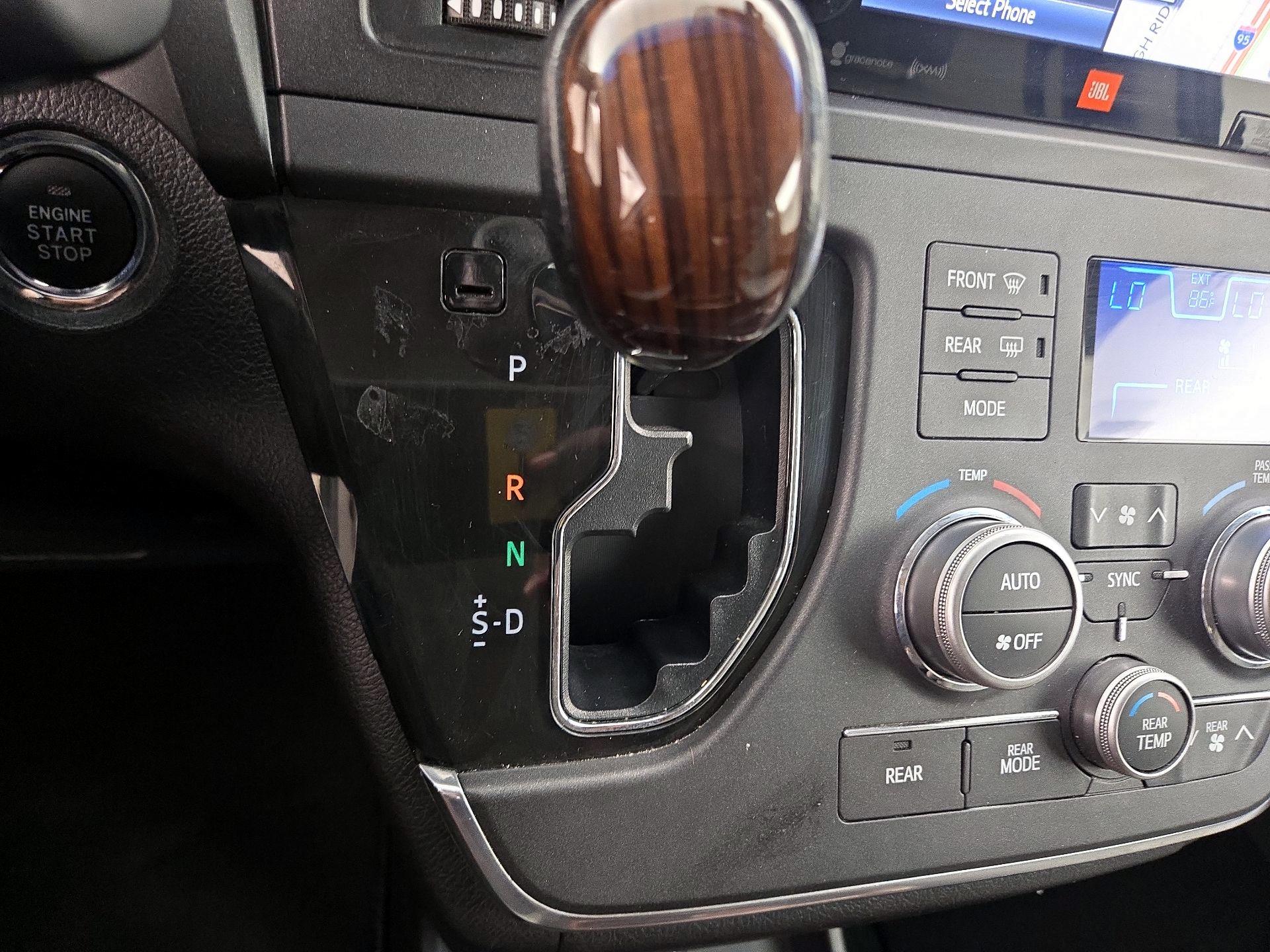 Thumbnail: 2017 Toyota Sienna - 18