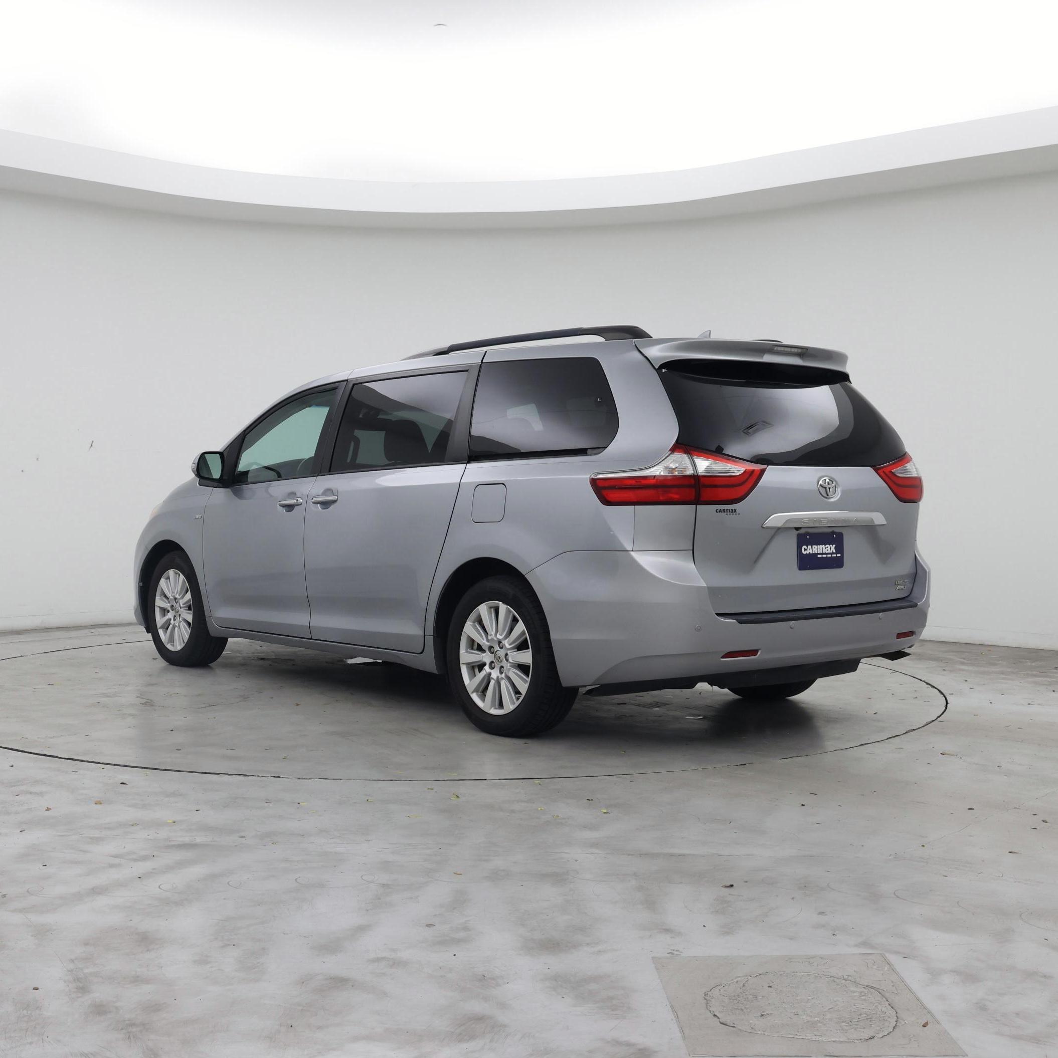 Thumbnail: 2017 Toyota Sienna - 2