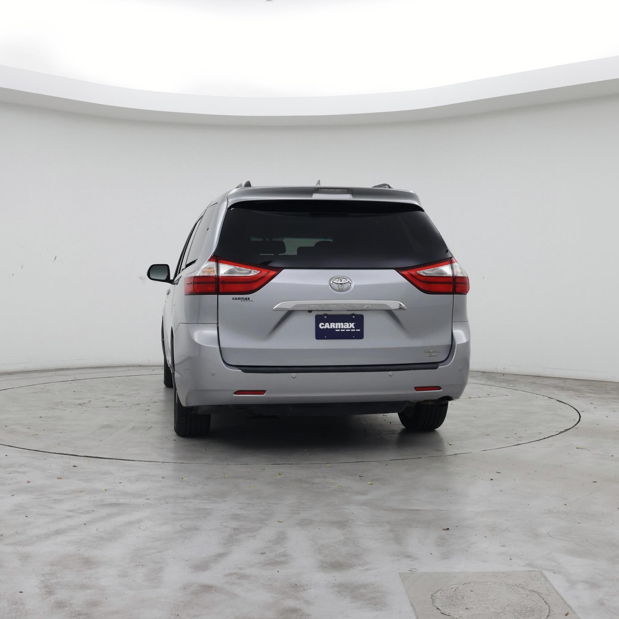 Thumbnail: 2017 Toyota Sienna - 6
