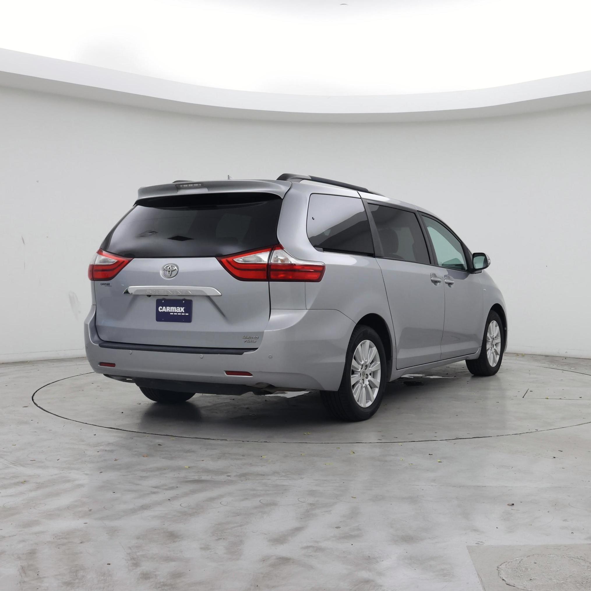 Thumbnail: 2017 Toyota Sienna - 8