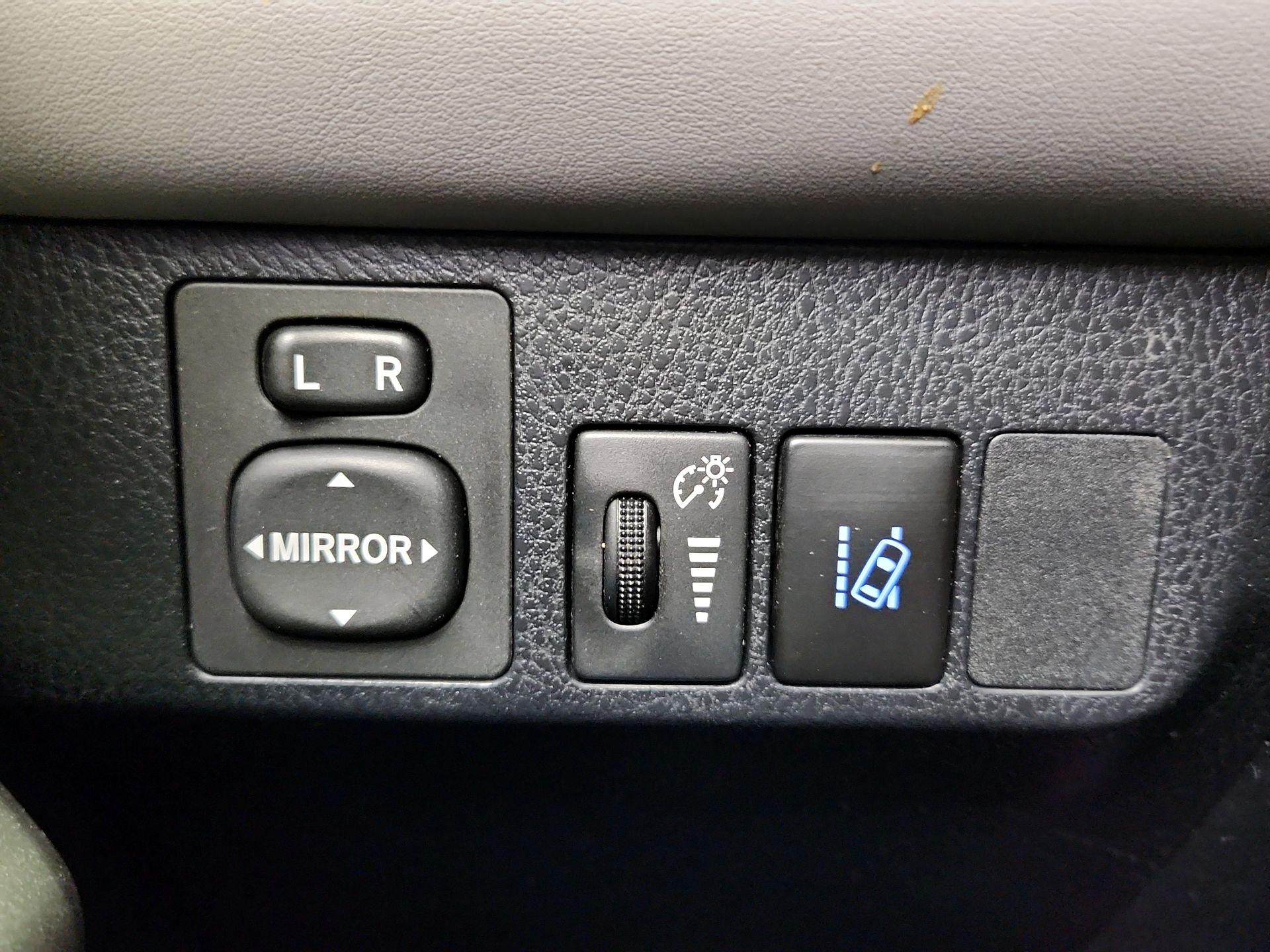 Thumbnail: 2018 Toyota RAV4 - 13