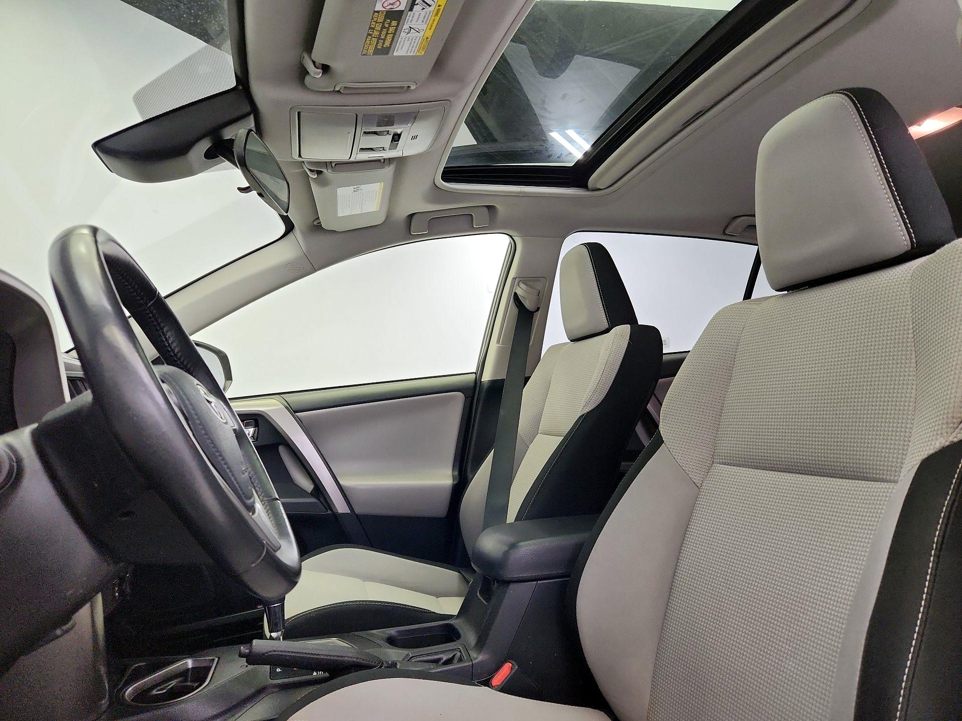 Thumbnail: 2018 Toyota RAV4 - 19