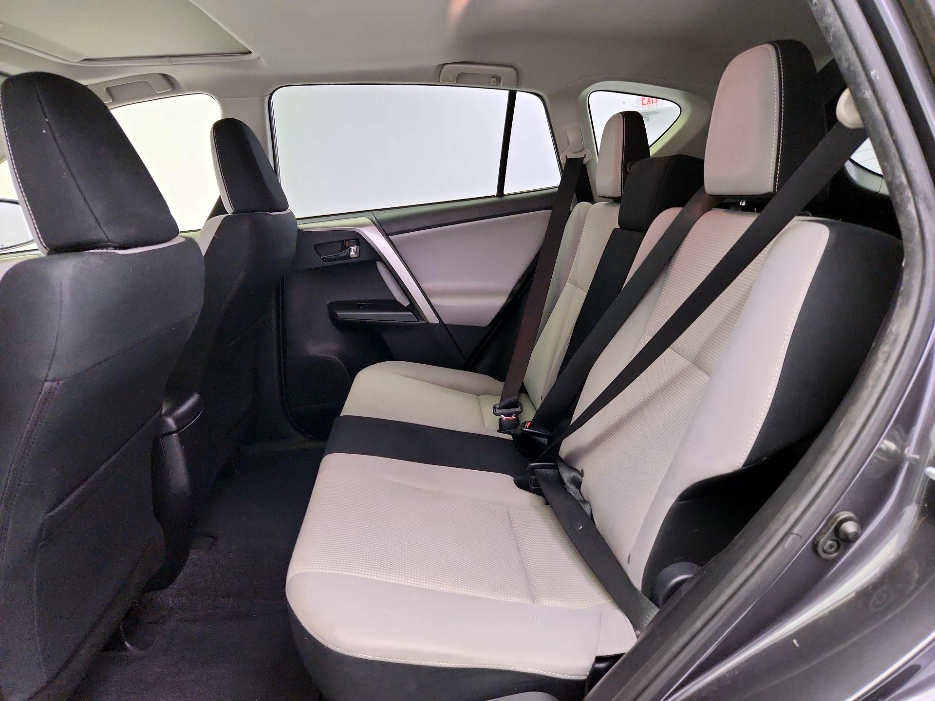Thumbnail: 2018 Toyota RAV4 - 20
