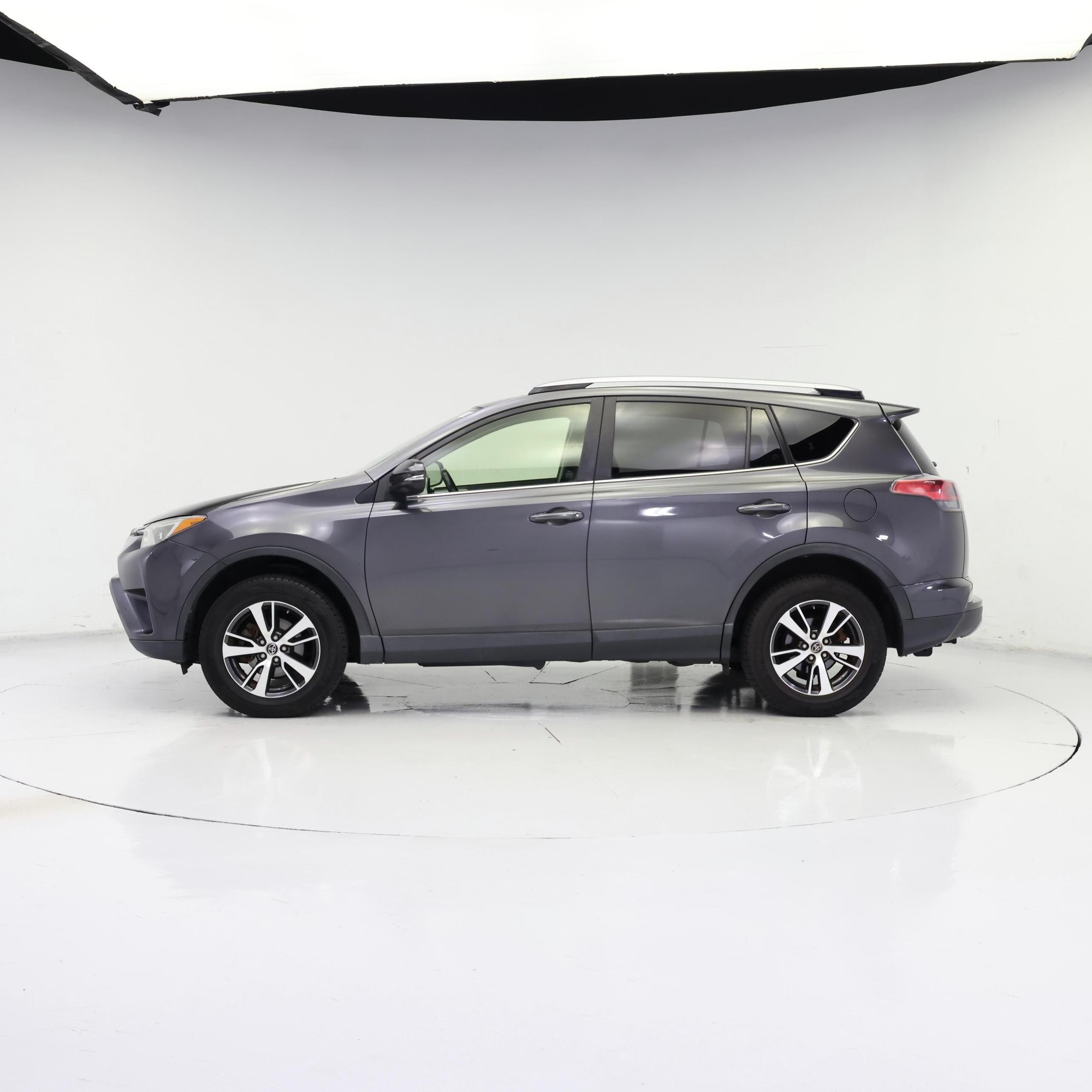 Thumbnail: 2018 Toyota RAV4 - 3