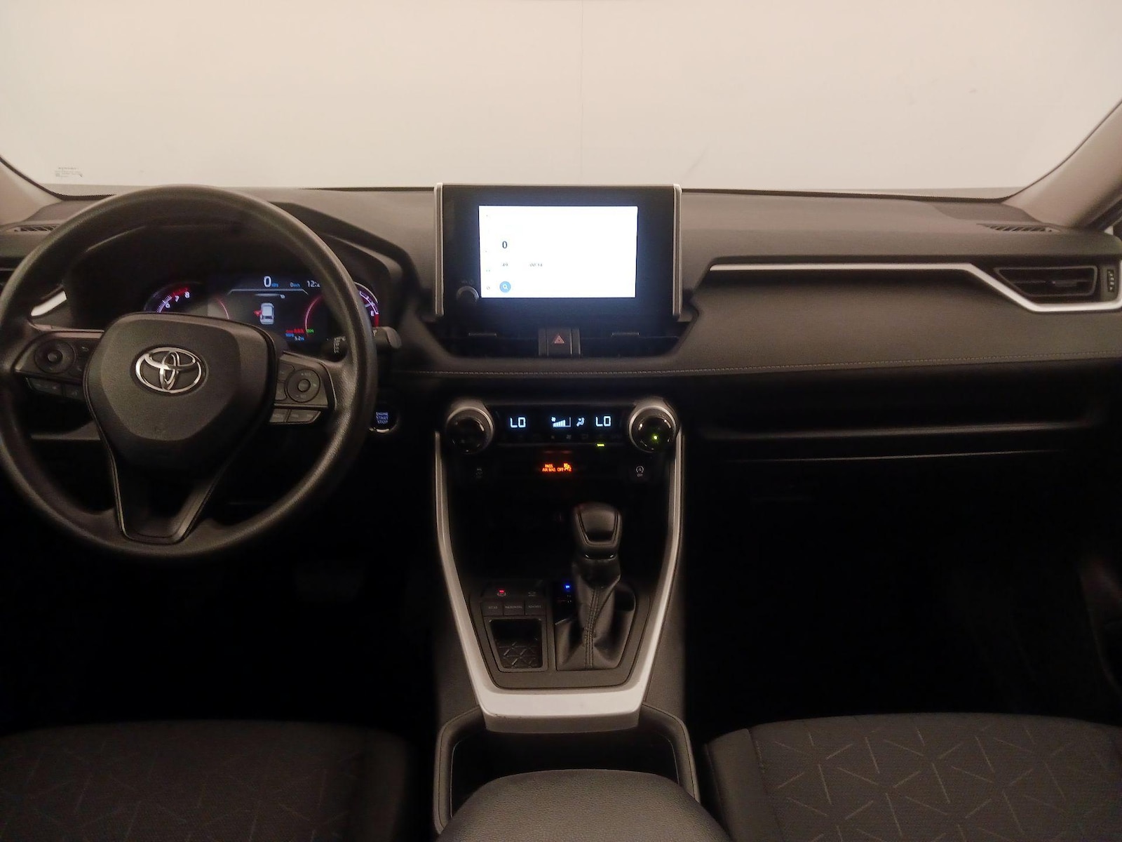 2024 Toyota RAV4 XLE - Photo 10