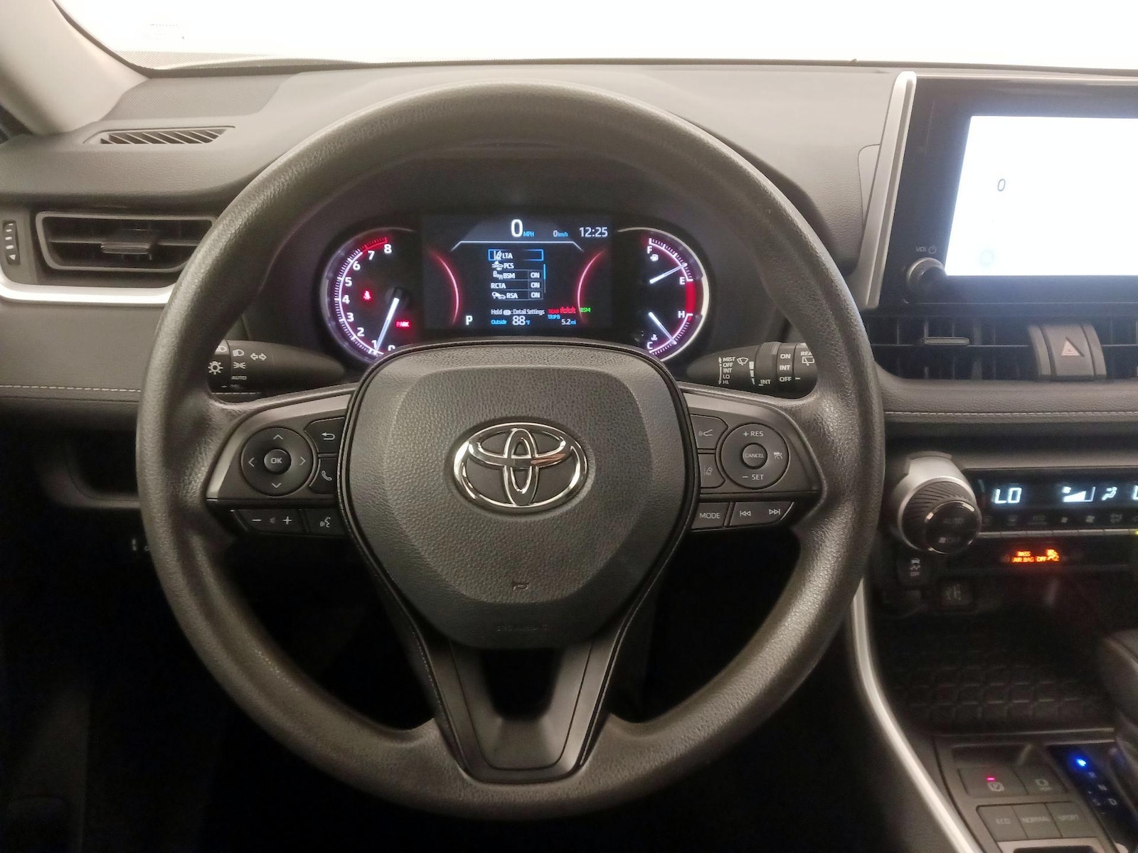 2024 Toyota RAV4 XLE - Photo 11