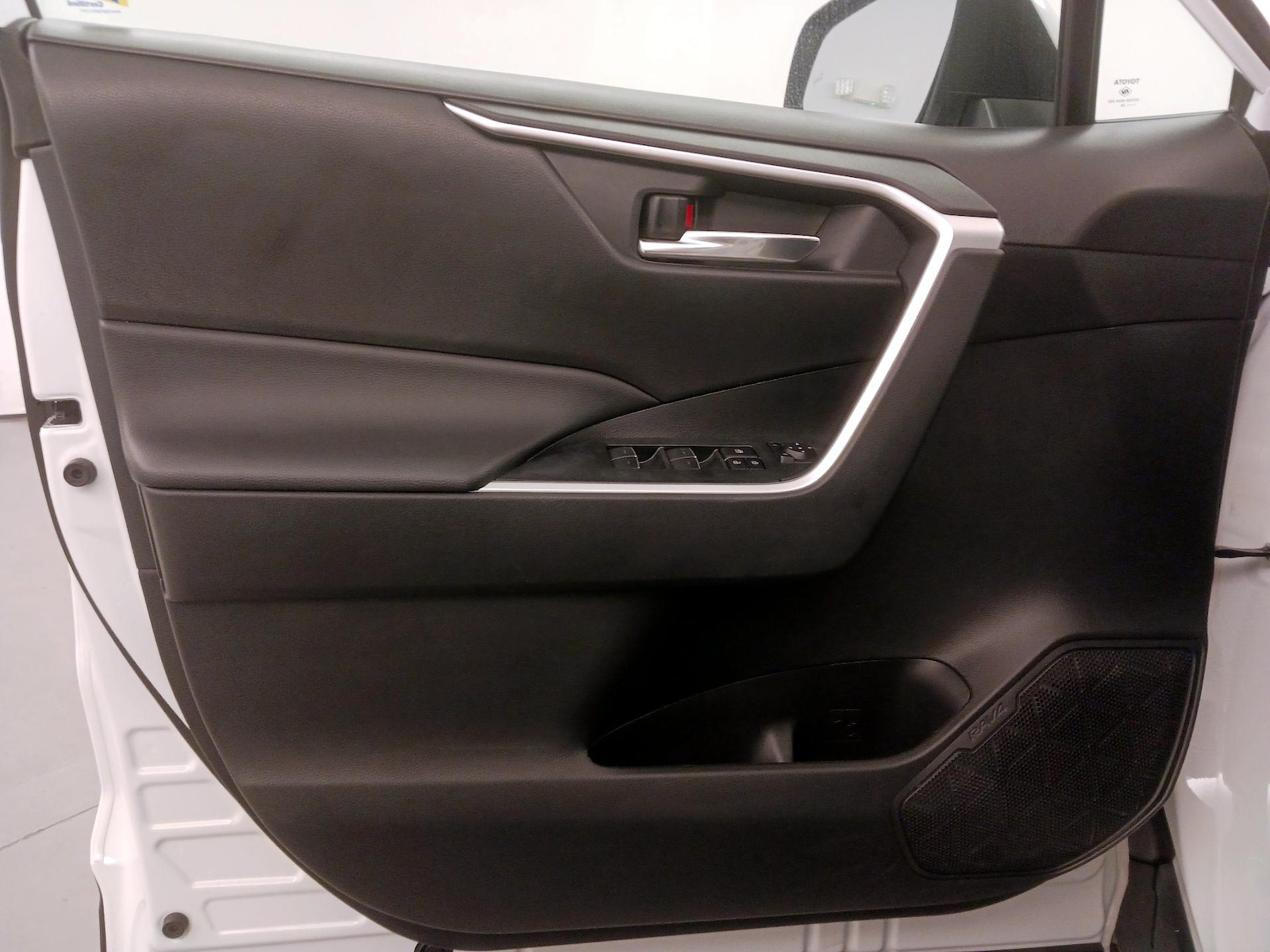 2024 Toyota RAV4 XLE - Photo 13