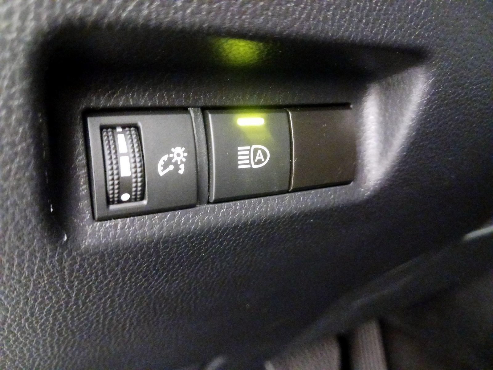2024 Toyota RAV4 XLE - Photo 14