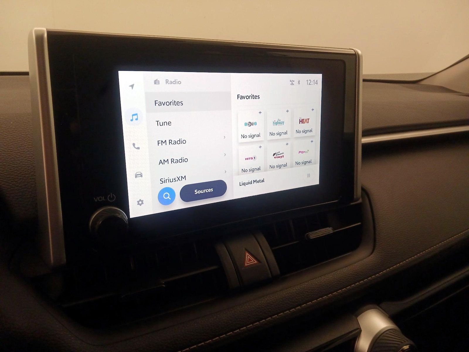 2024 Toyota RAV4 XLE - Photo 16