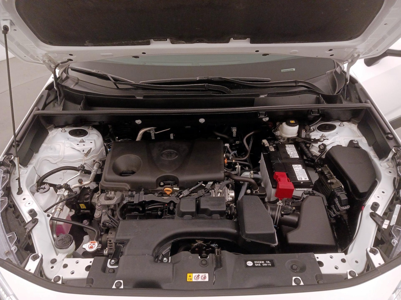 2024 Toyota RAV4 XLE - Photo 23