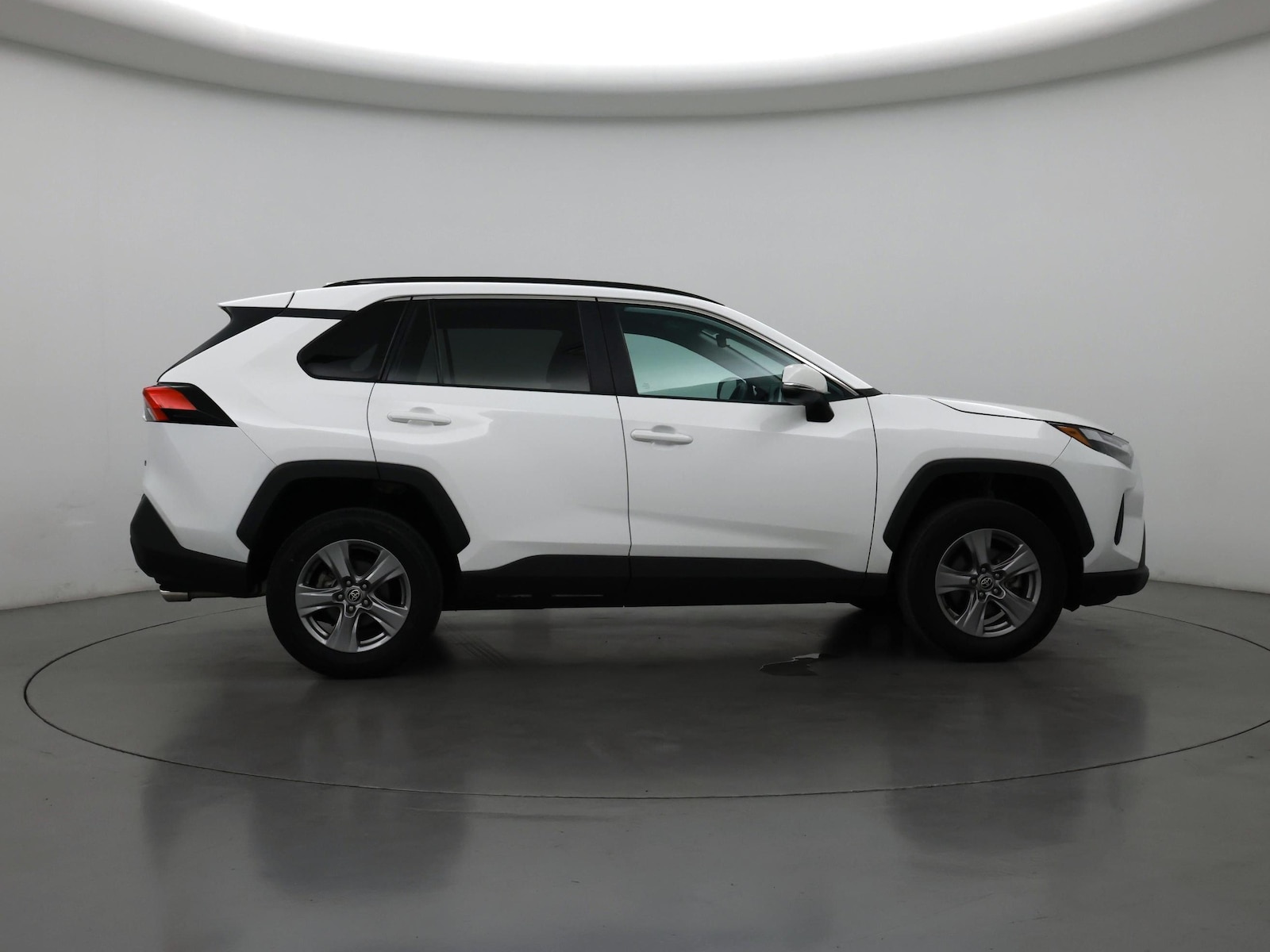 2024 Toyota RAV4 XLE - Photo 8