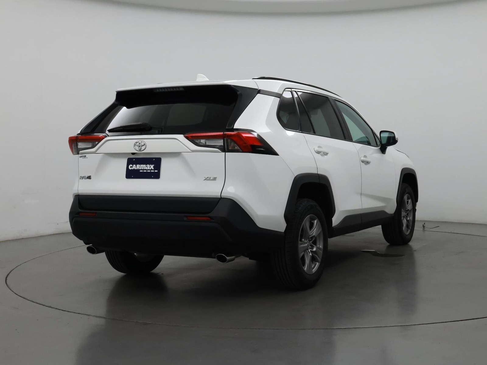 2024 Toyota RAV4 XLE - Photo 9