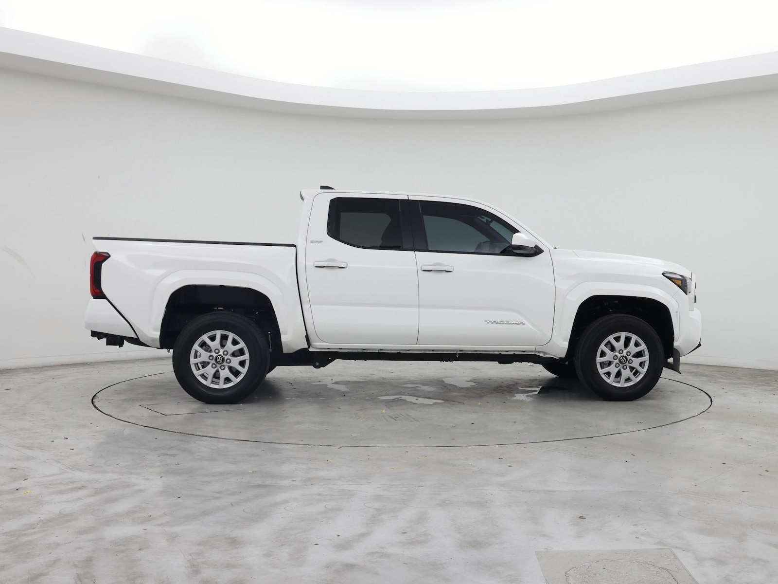 2026 Toyota Tacoma SR5 - Photo 8