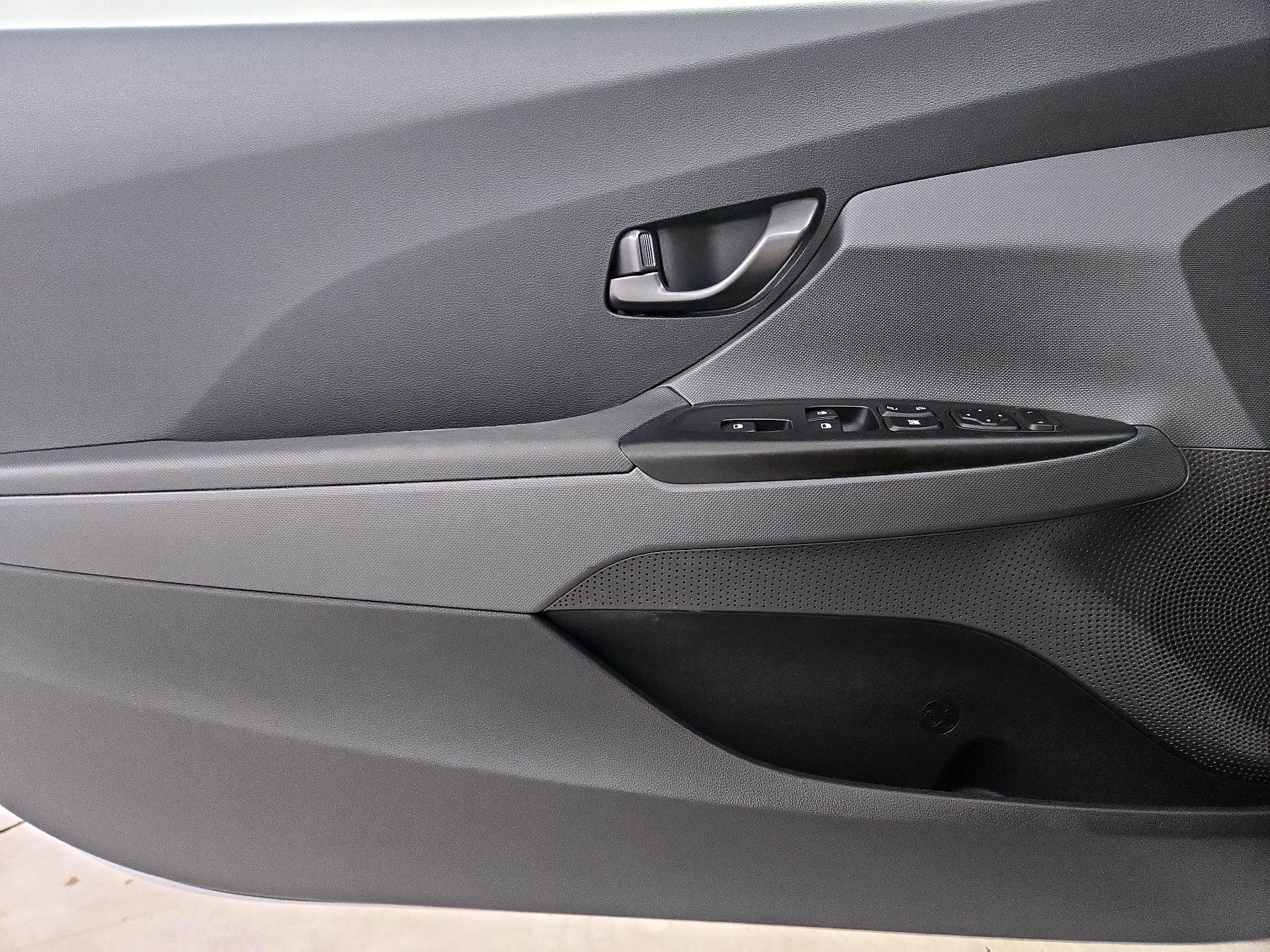 Thumbnail: 2021 Hyundai Veloster - 12