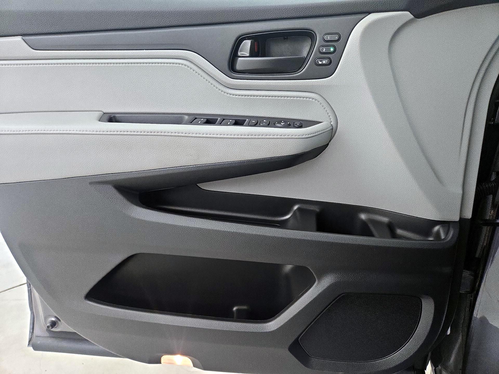 Thumbnail: 2018 Honda Odyssey - 12