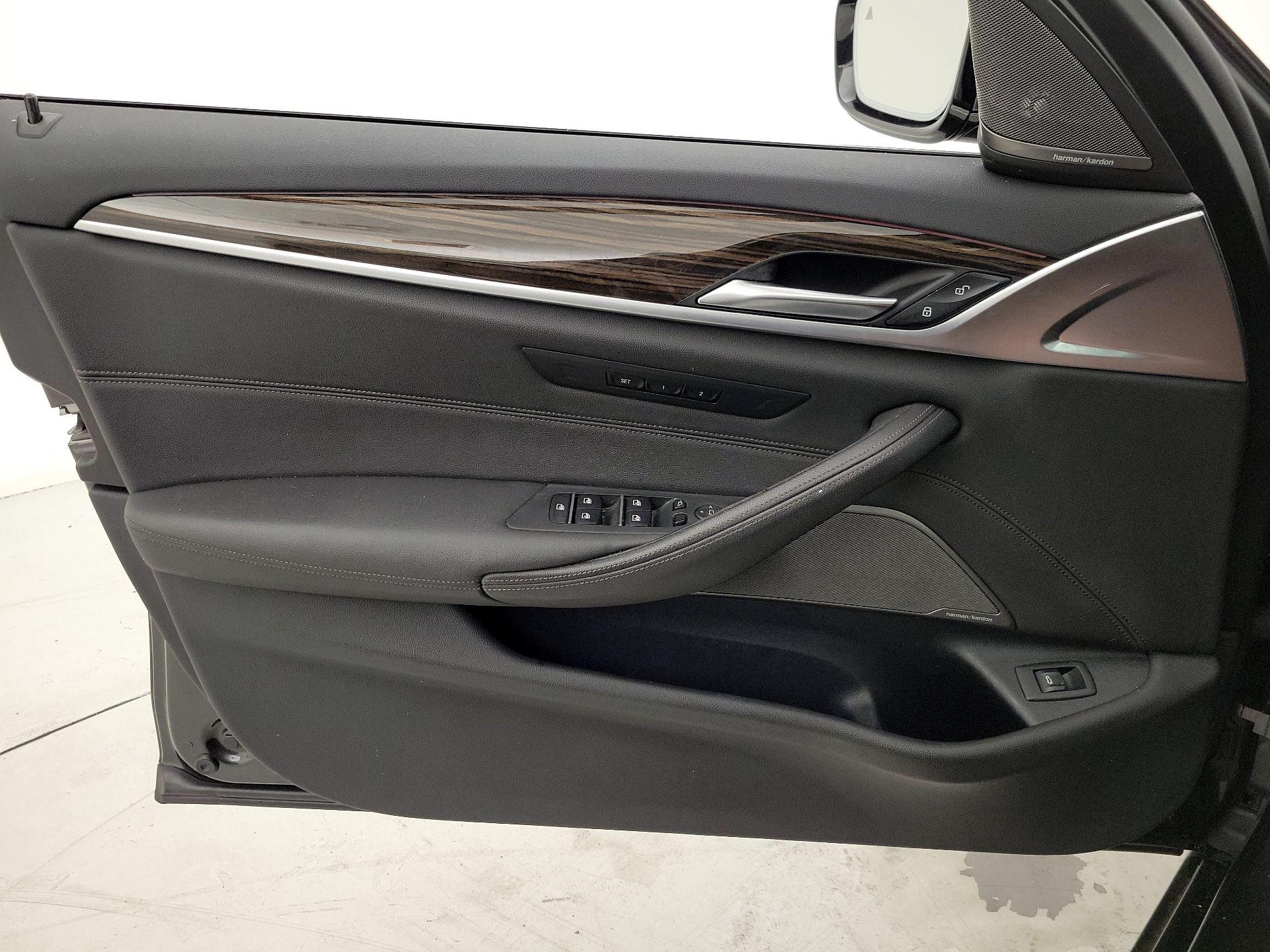Thumbnail: 2021 BMW 5 Series - 12