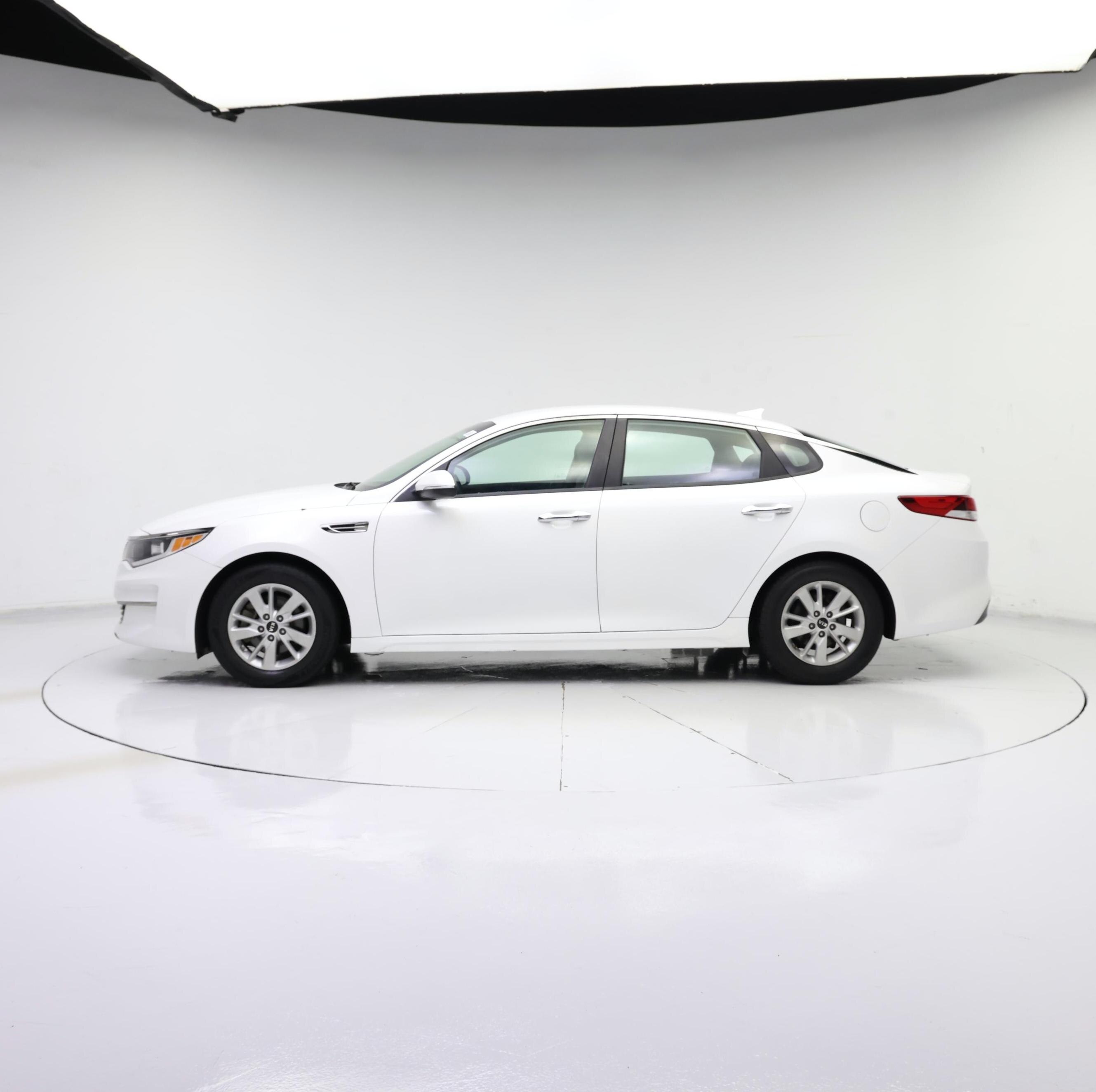 Thumbnail: 2017 Kia Optima - 3