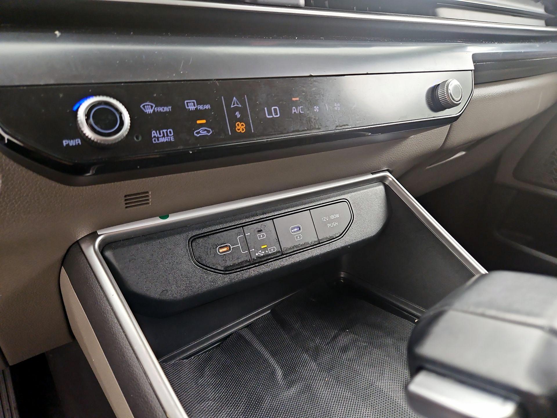 Thumbnail: 2025 Kia Carnival - 17