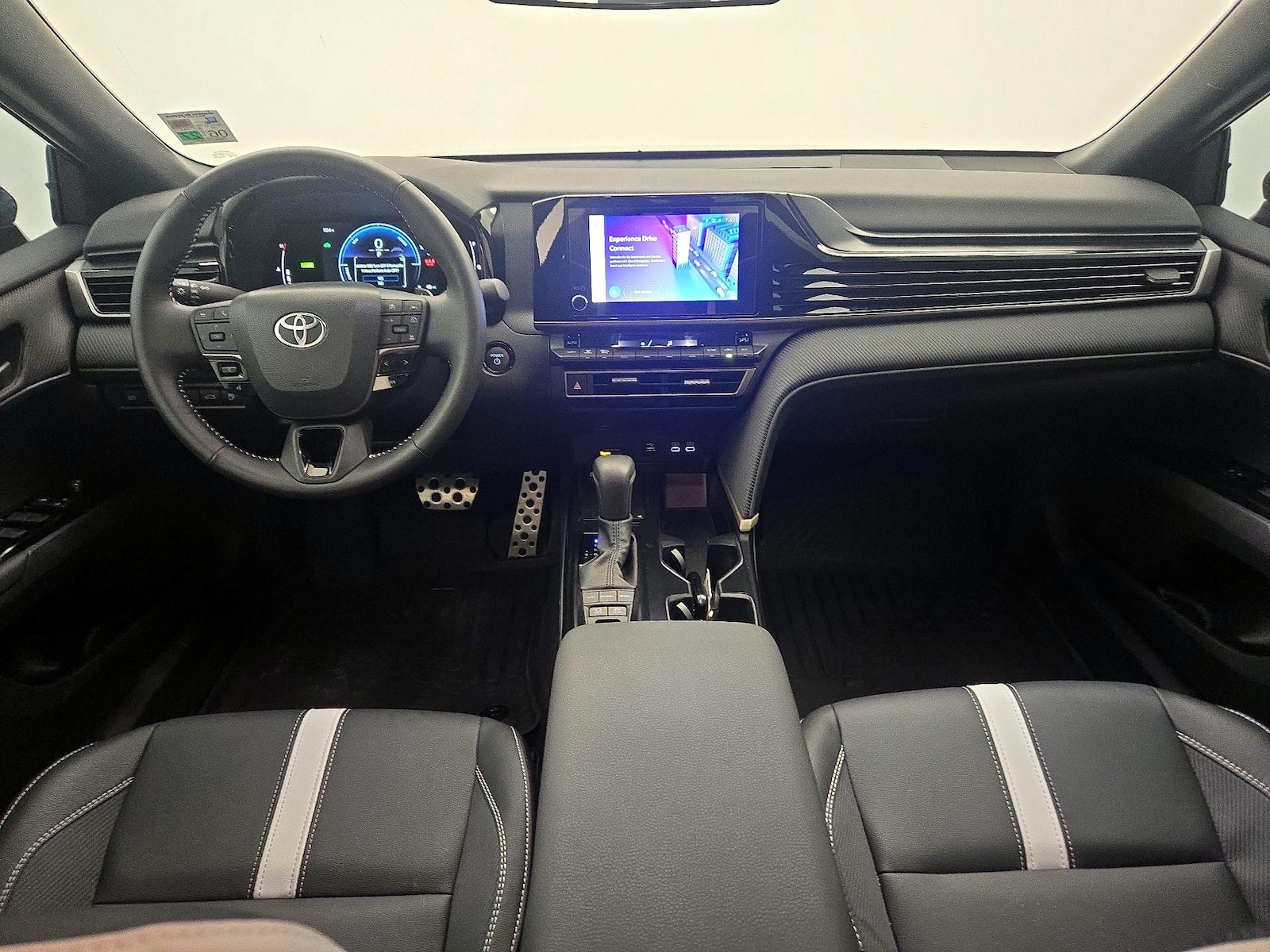 2025 Toyota Camry SE - Photo 10