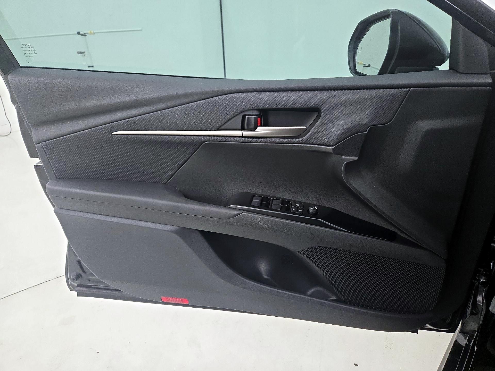 Thumbnail: 2025 Toyota Camry - 12