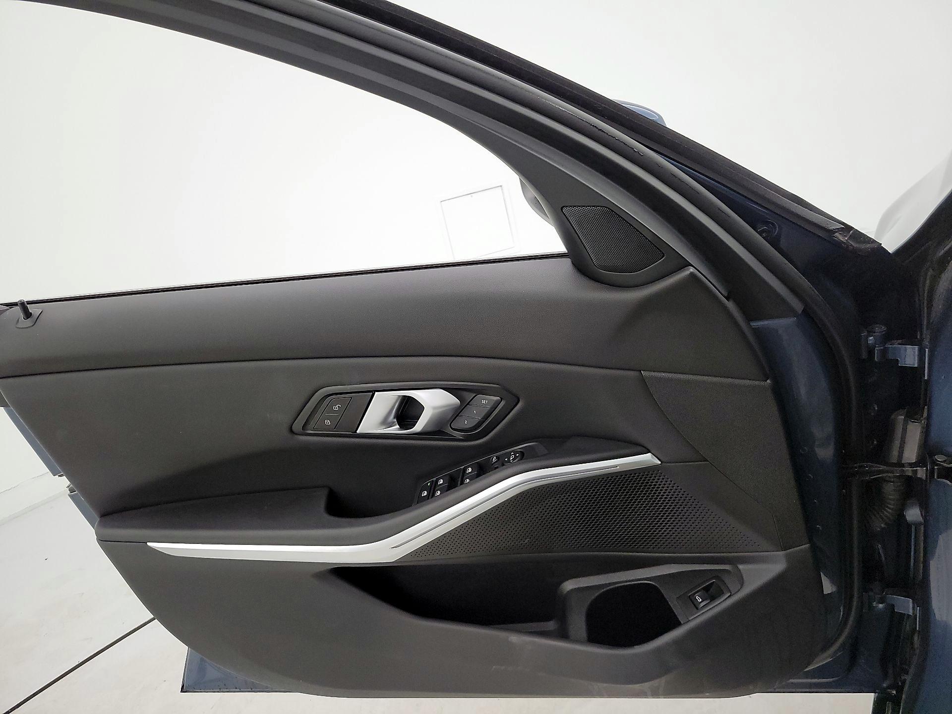Thumbnail: 2025 BMW 3 Series - 12