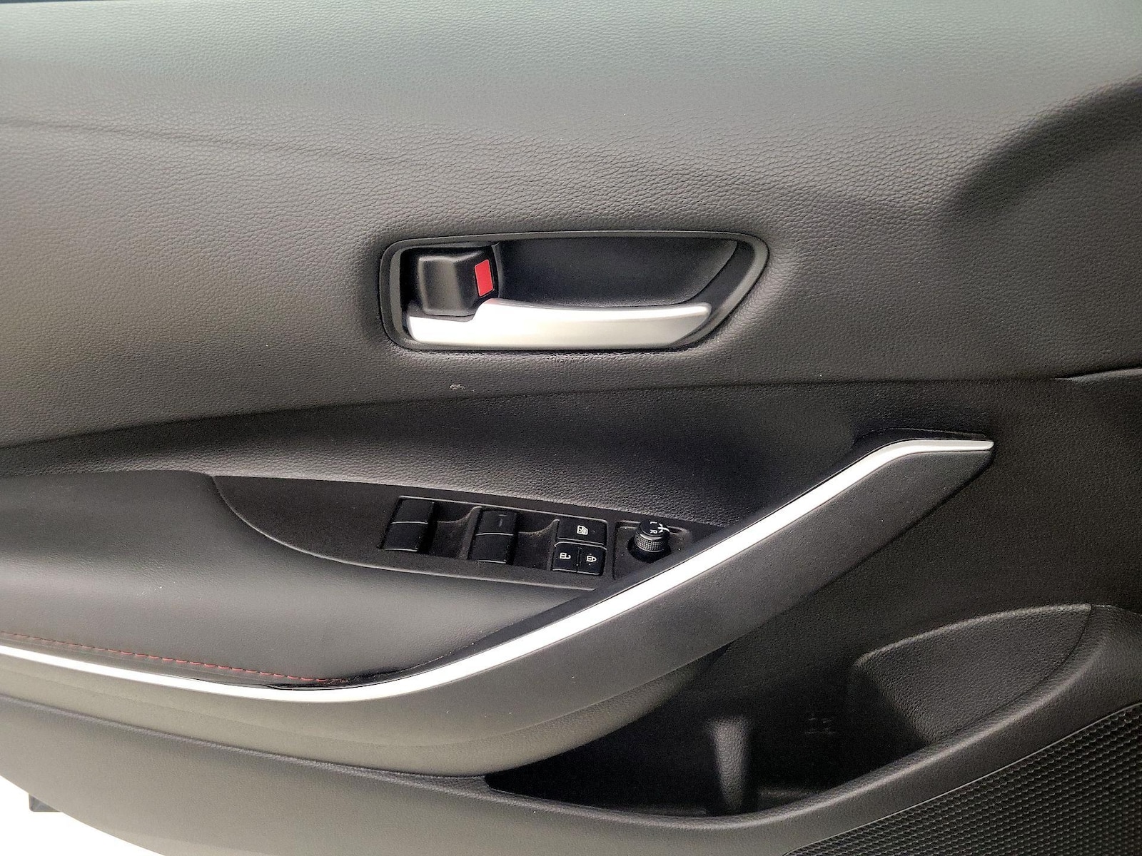 2025 Toyota Corolla SE - Photo 13