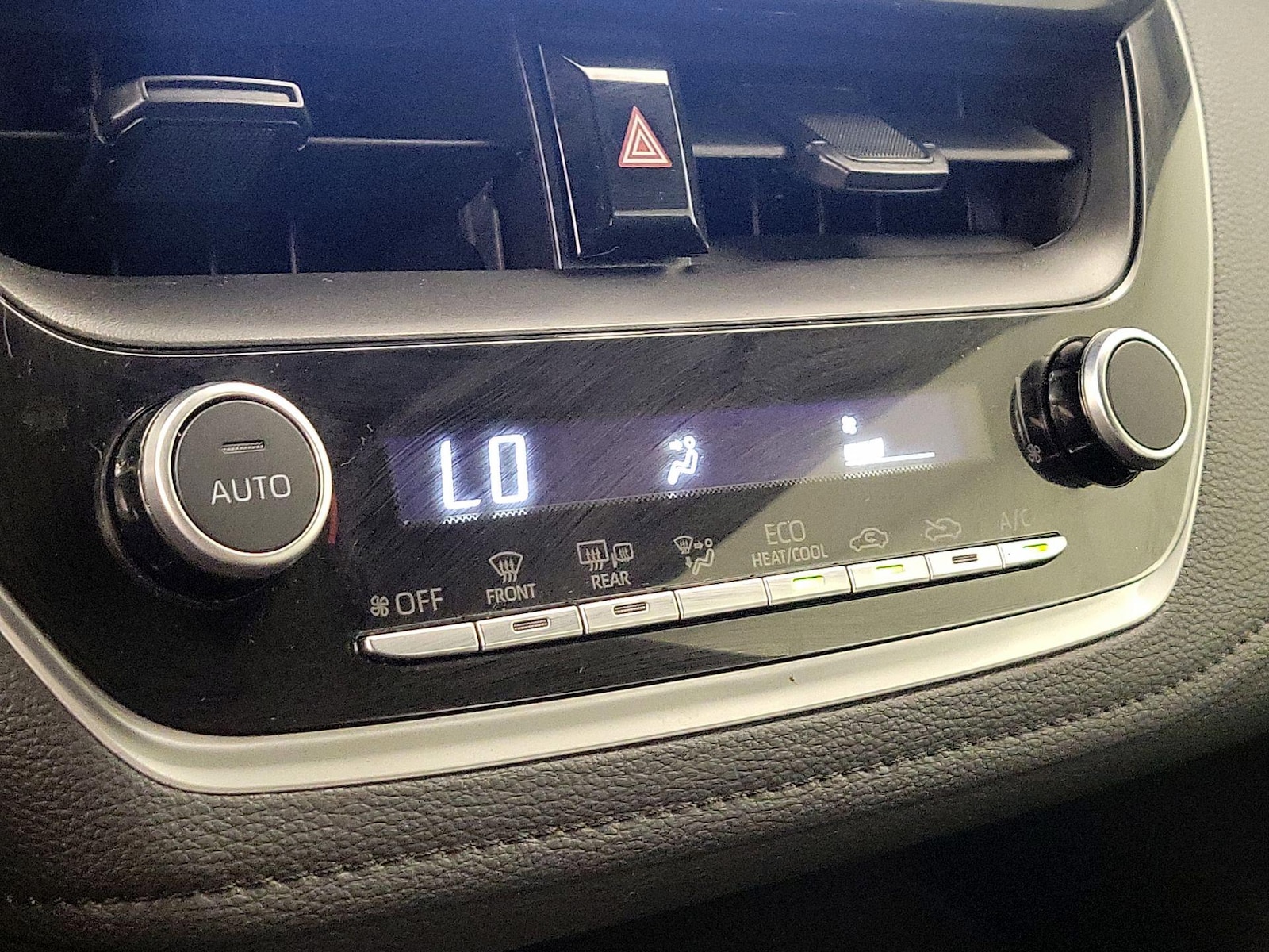 2025 Toyota Corolla SE - Photo 17