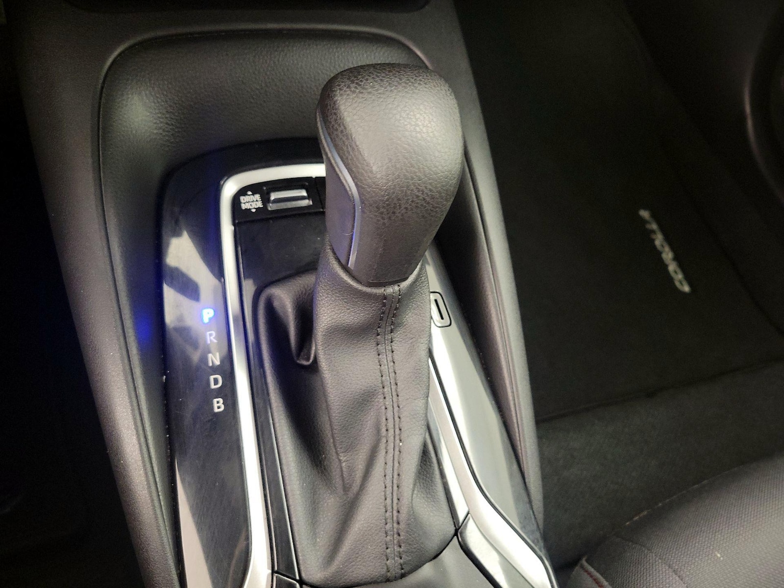 2025 Toyota Corolla SE - Photo 18
