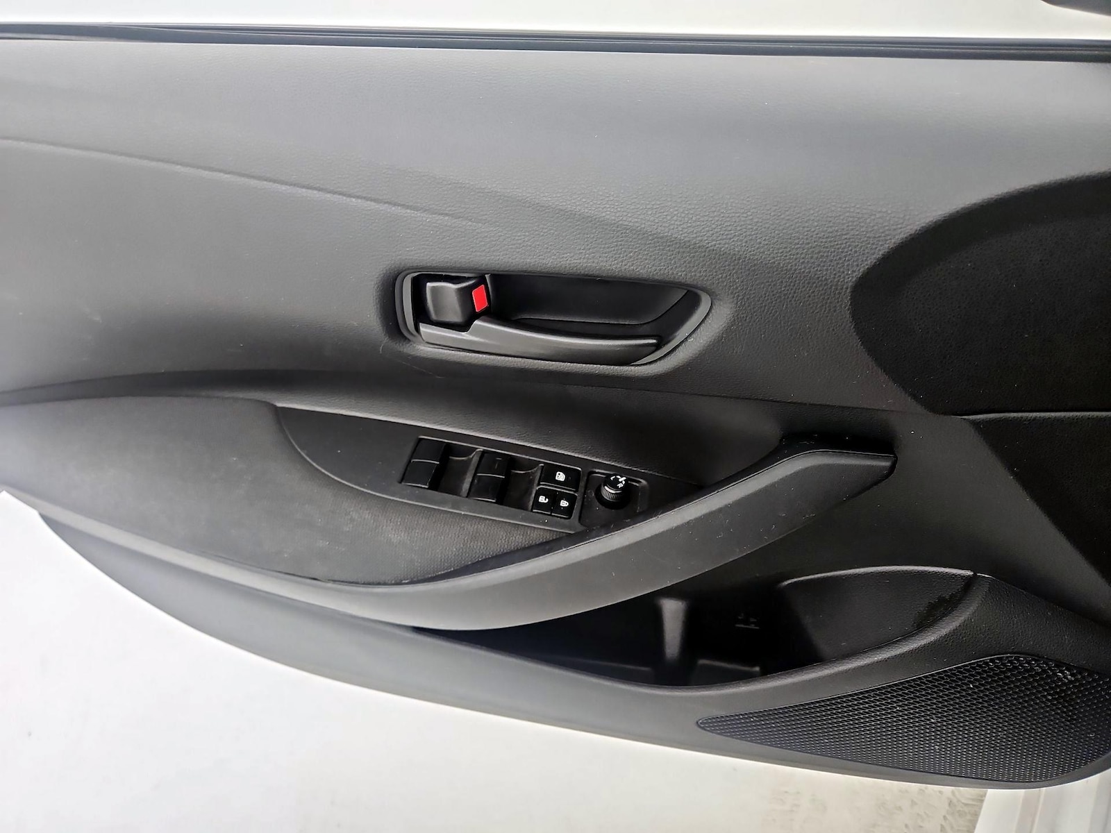 2024 Toyota Corolla LE - Photo 13