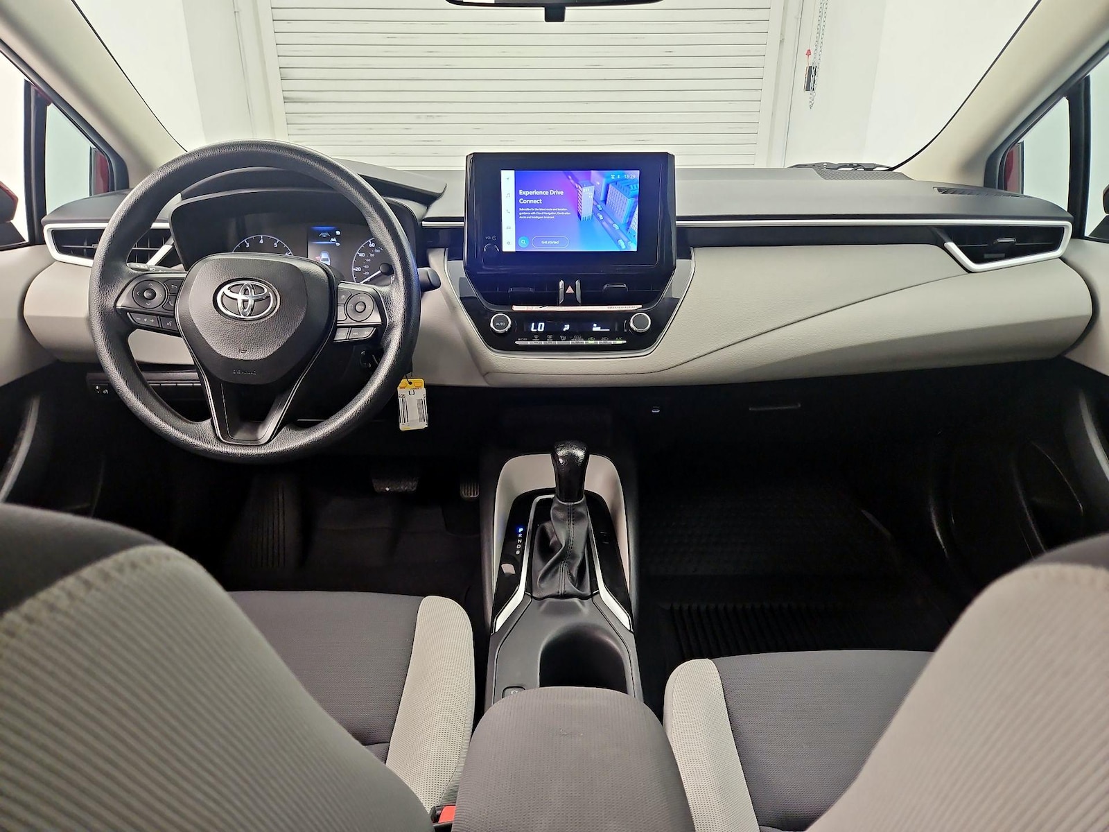 2025 Toyota Corolla LE - Photo 10