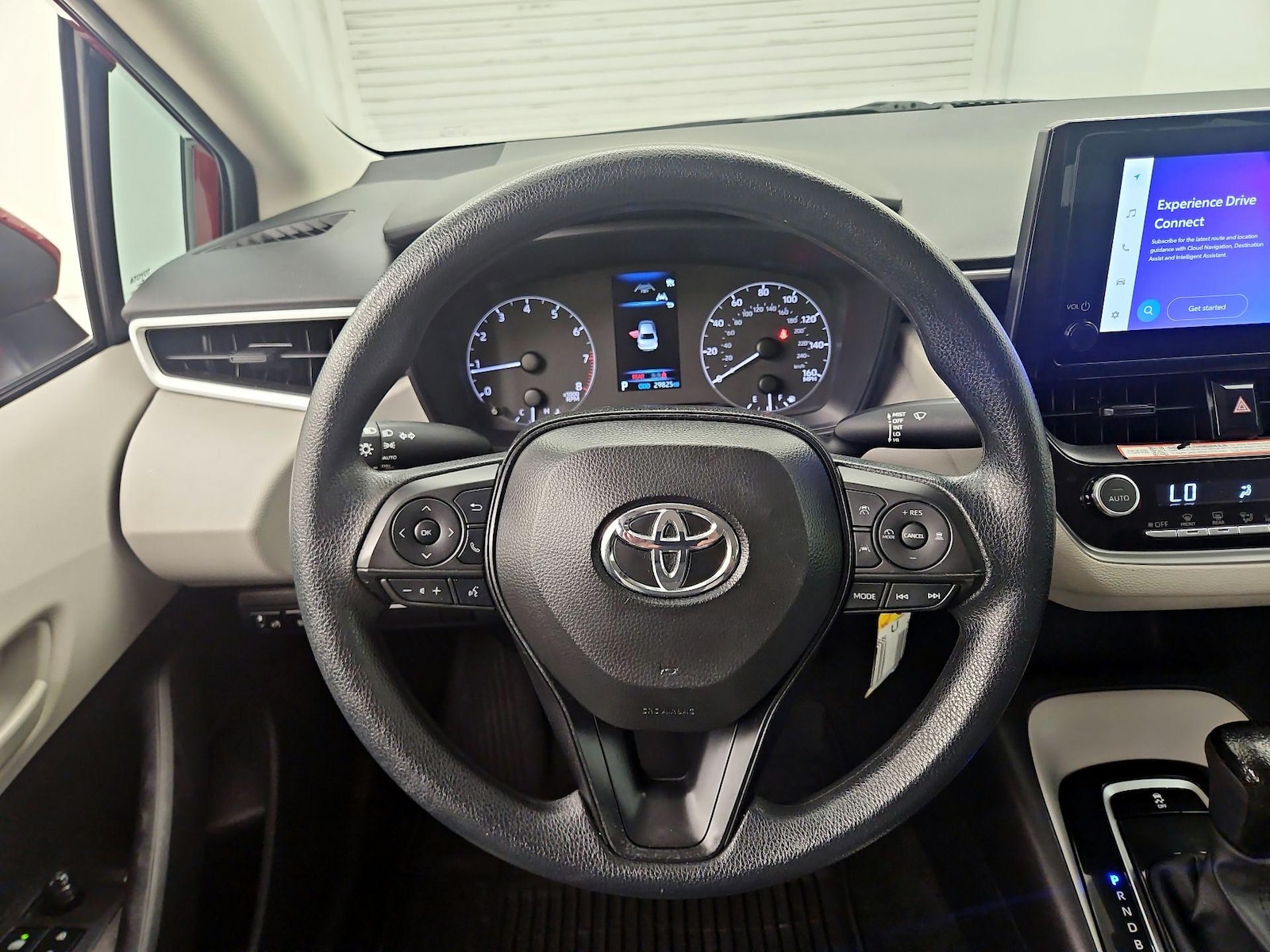 2025 Toyota Corolla LE - Photo 11