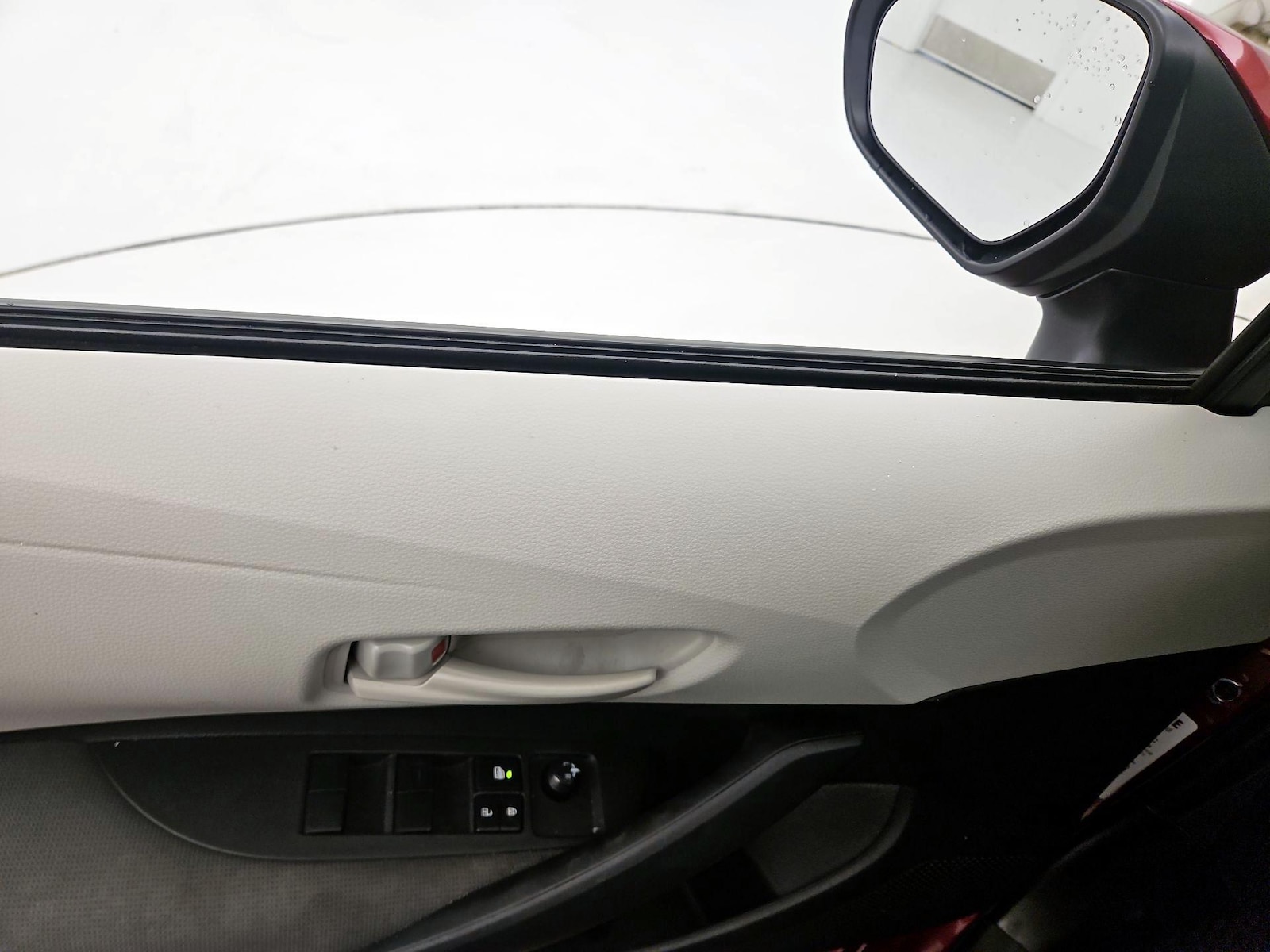 2025 Toyota Corolla LE - Photo 13