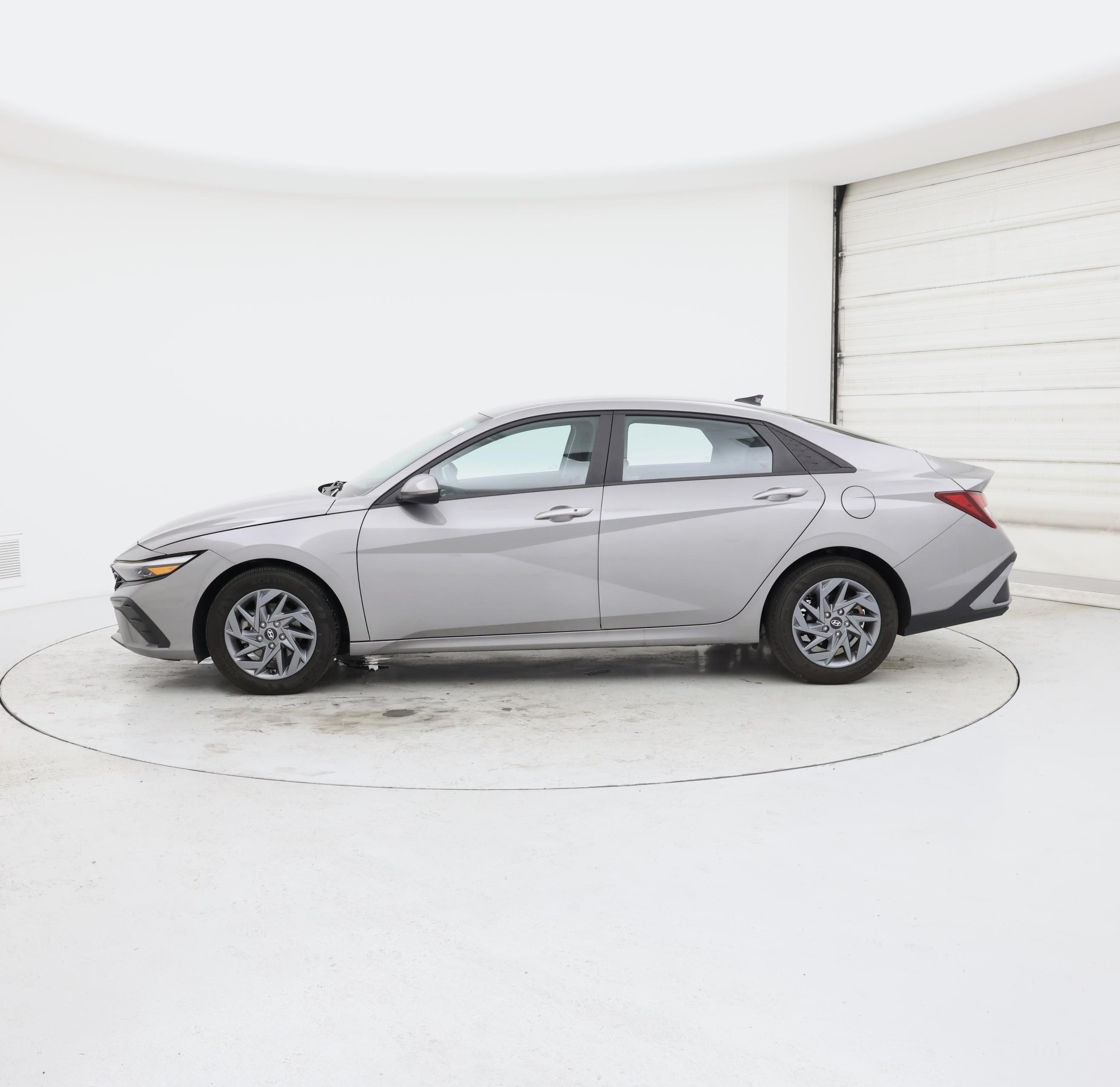 Thumbnail: 2024 Hyundai Elantra - 3