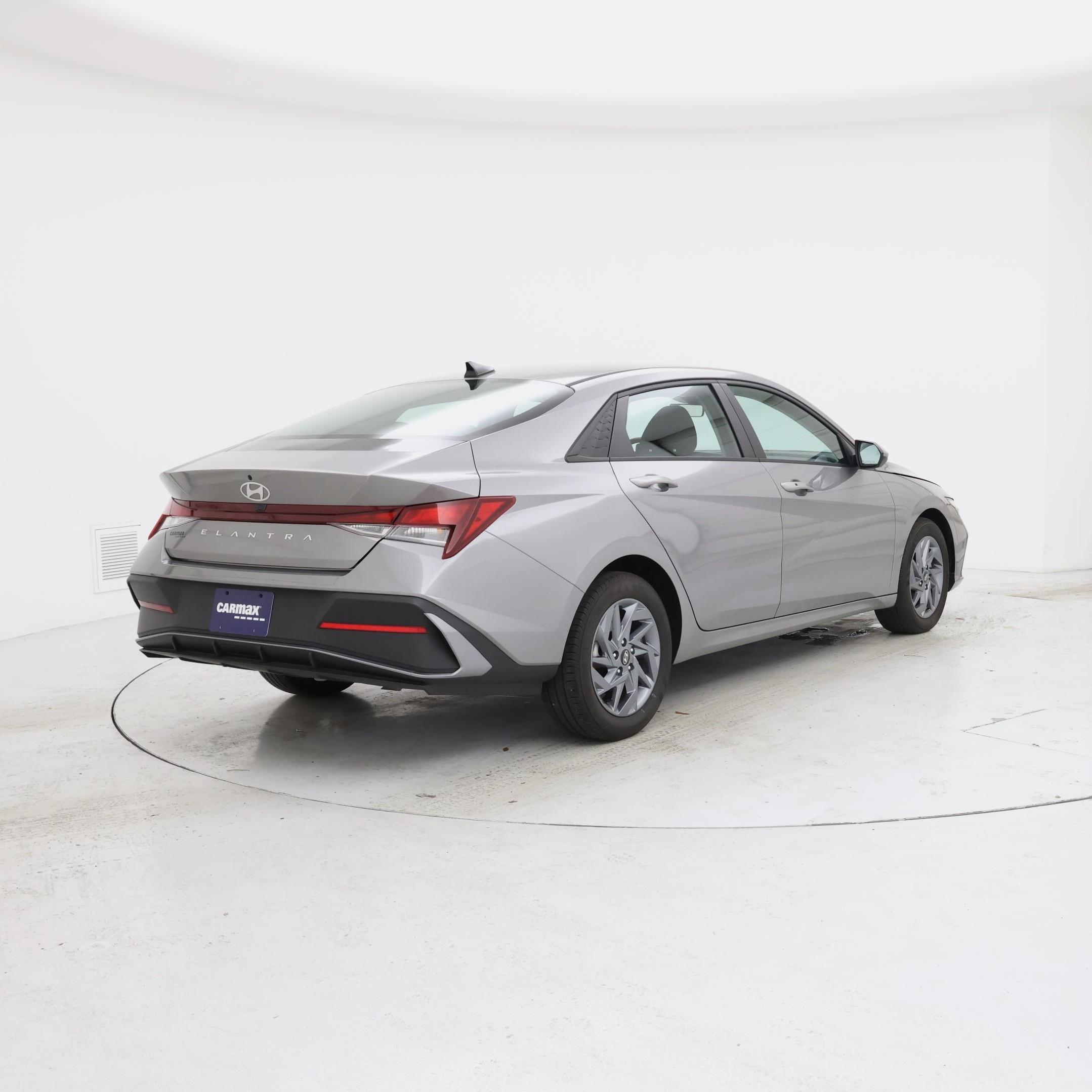 Thumbnail: 2024 Hyundai Elantra - 8