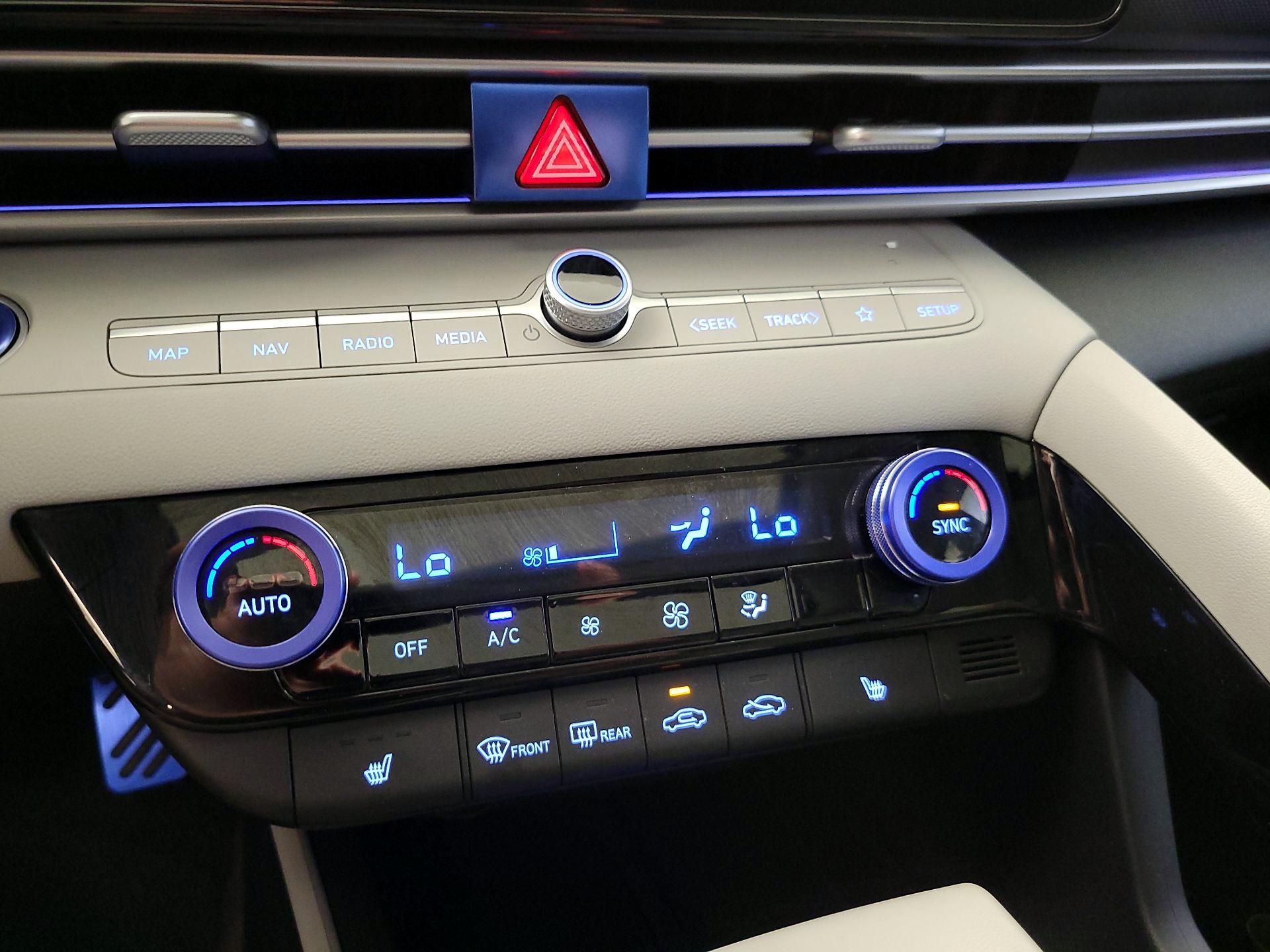 Thumbnail: 2025 Hyundai Elantra - 17