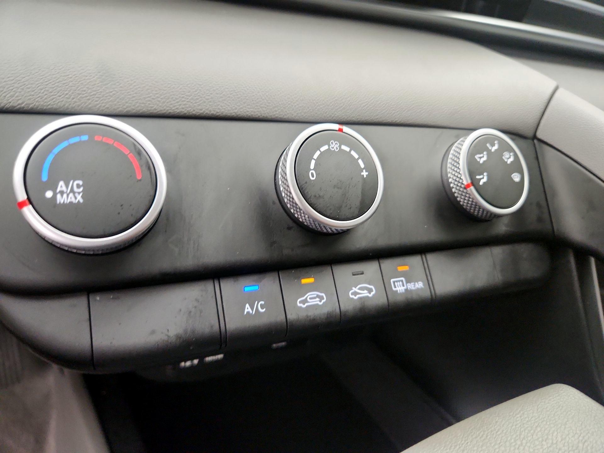 Thumbnail: 2024 Hyundai Elantra - 16