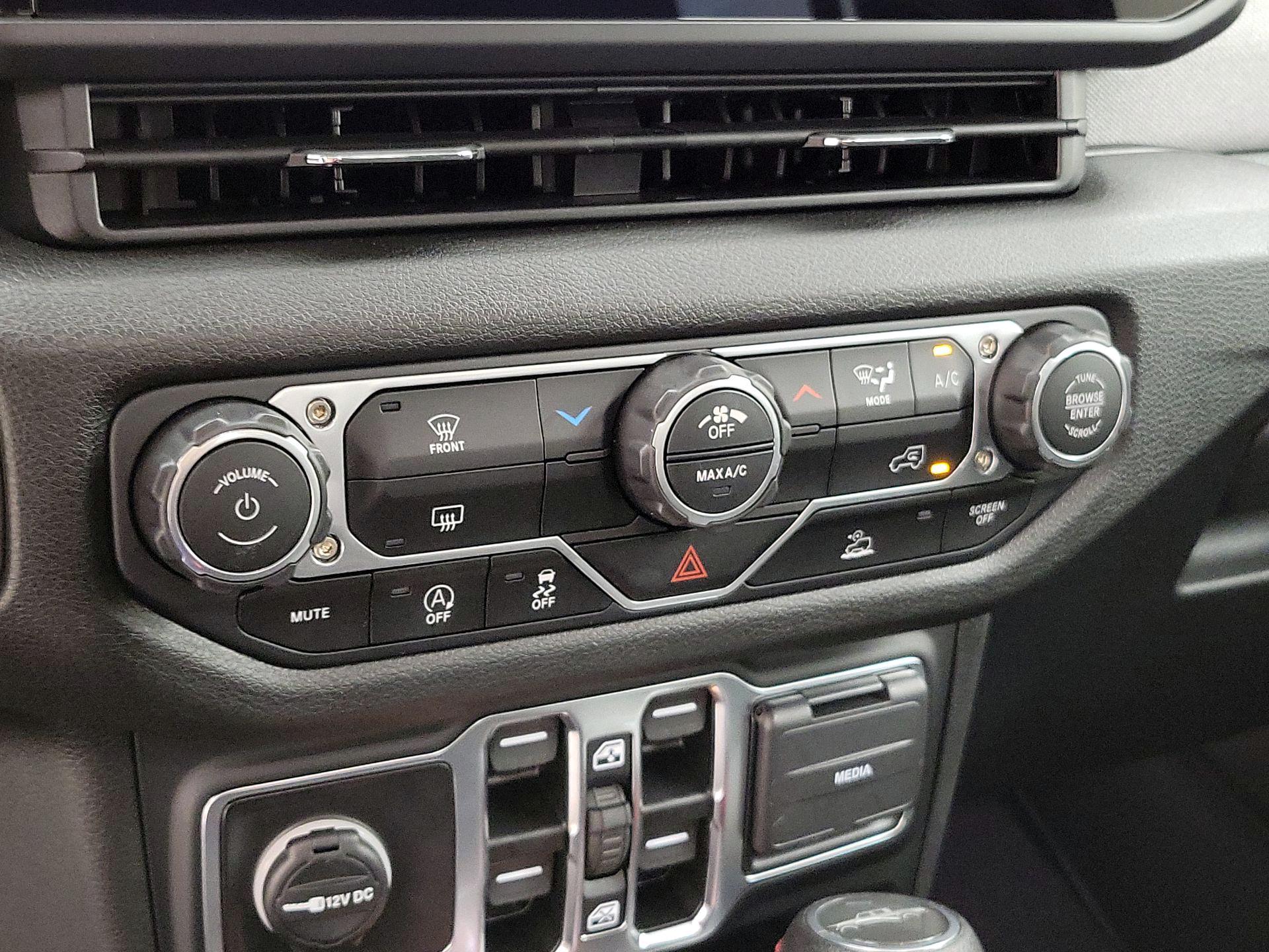Thumbnail: 2025 Jeep Gladiator - 16