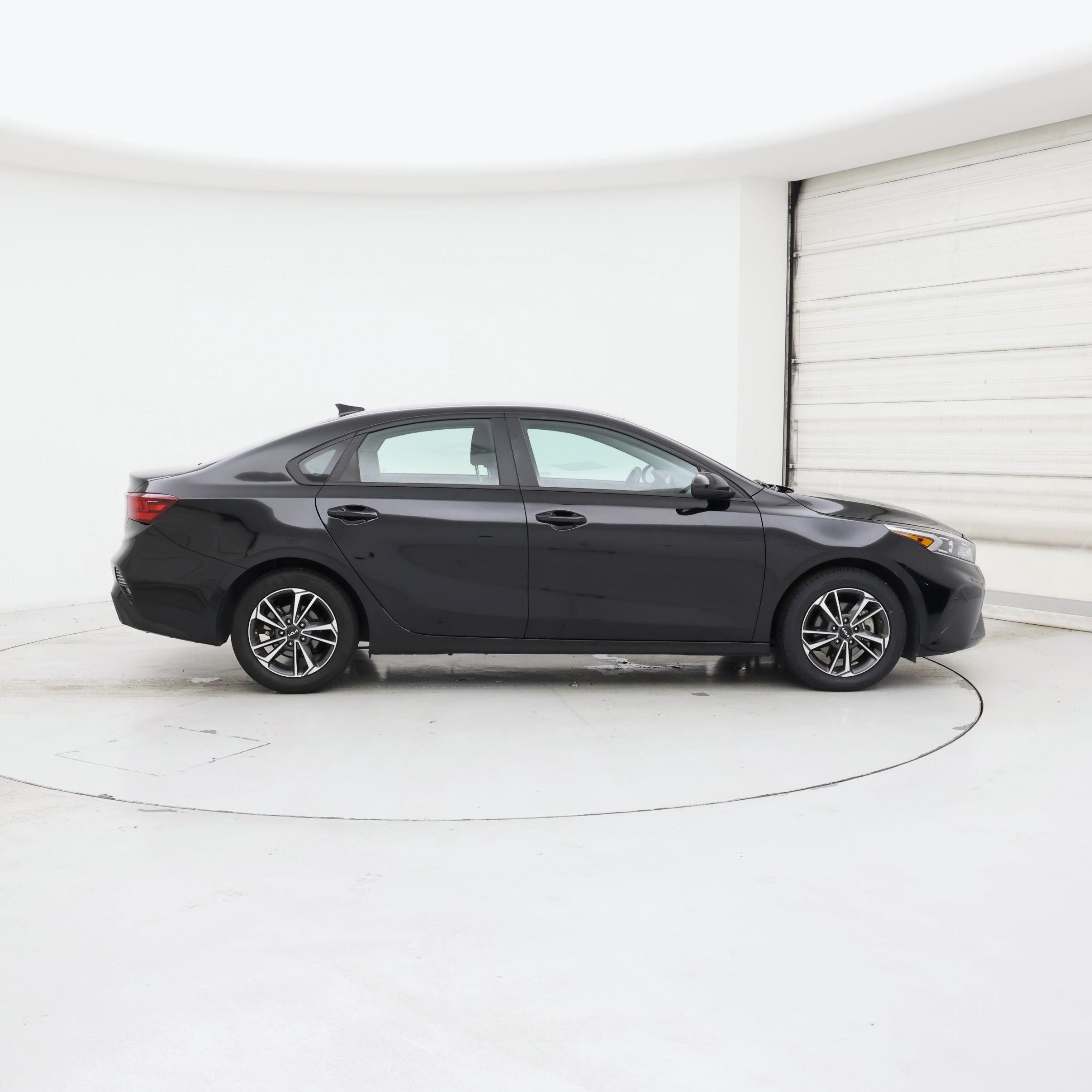 Thumbnail: 2024 Kia Forte - 7