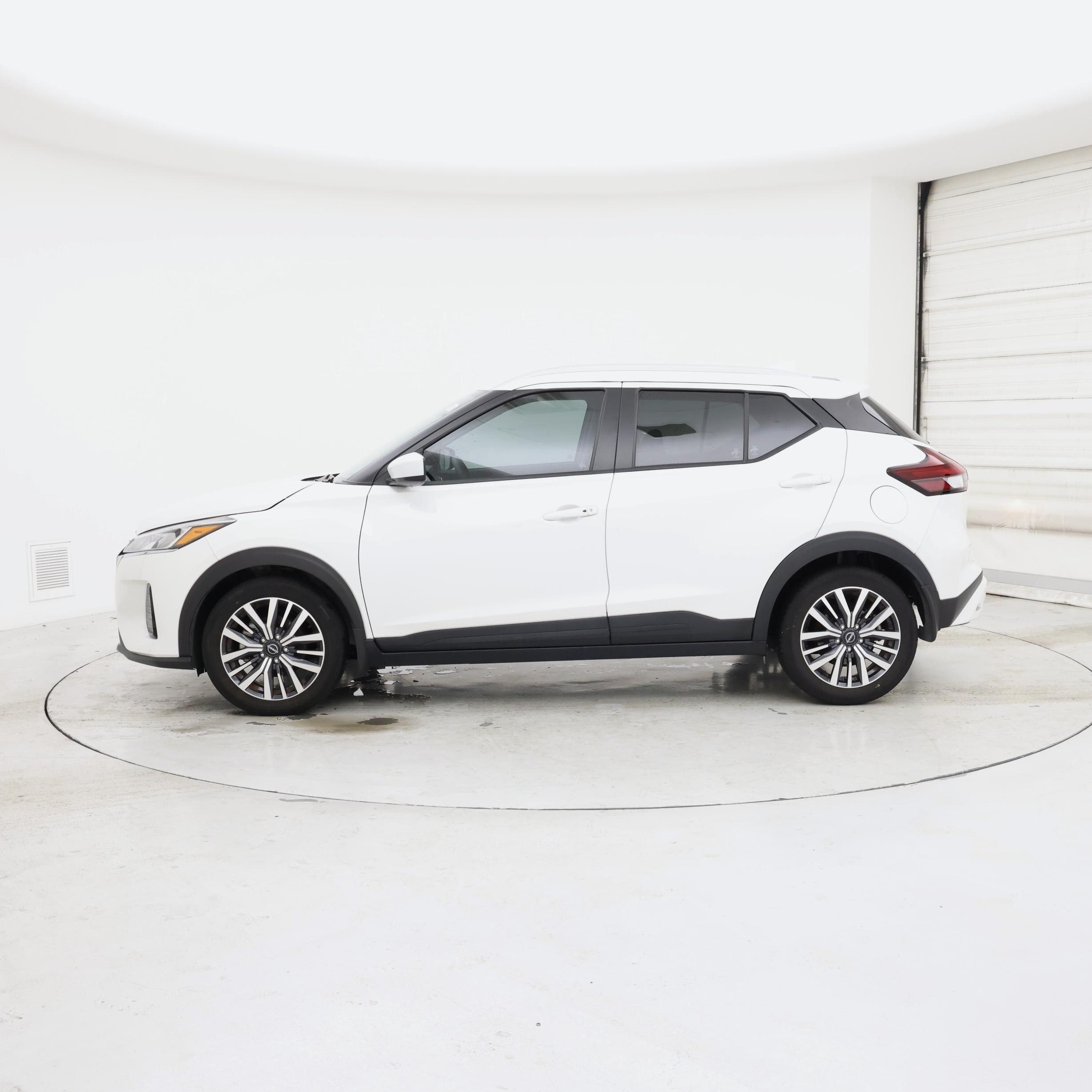 Thumbnail: 2023 Nissan Kicks - 3