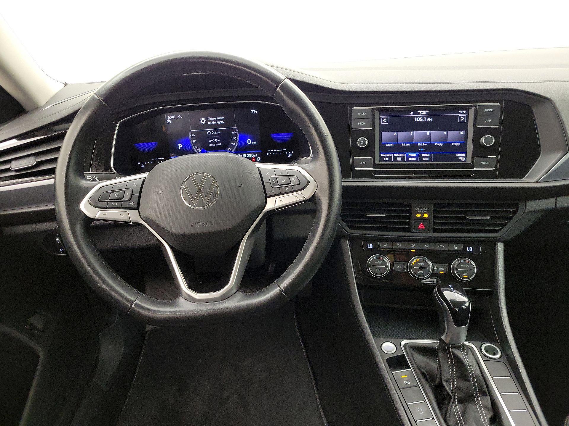 Thumbnail: 2024 Volkswagen Jetta - 10