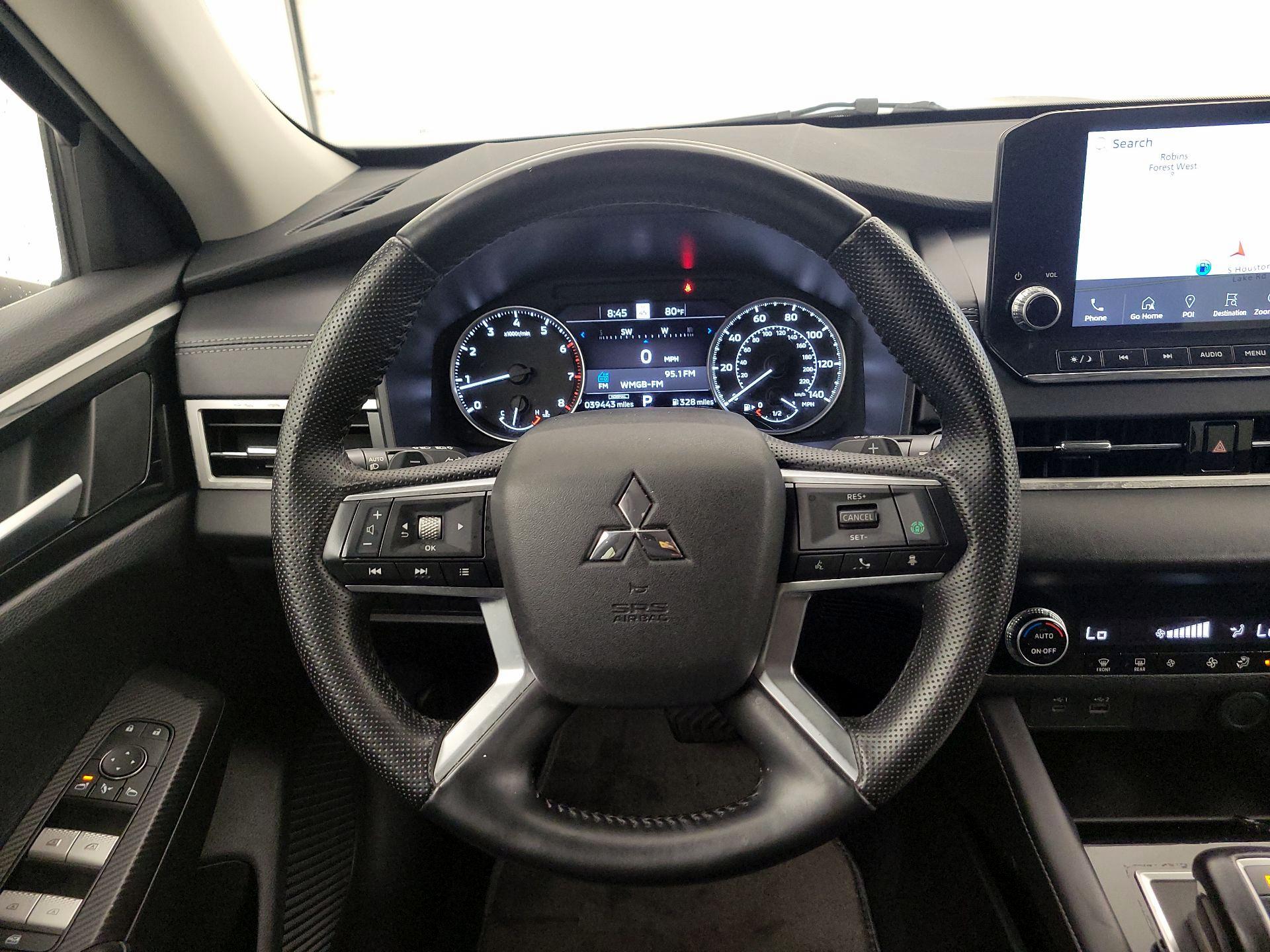Thumbnail: 2023 Mitsubishi Outlander - 10