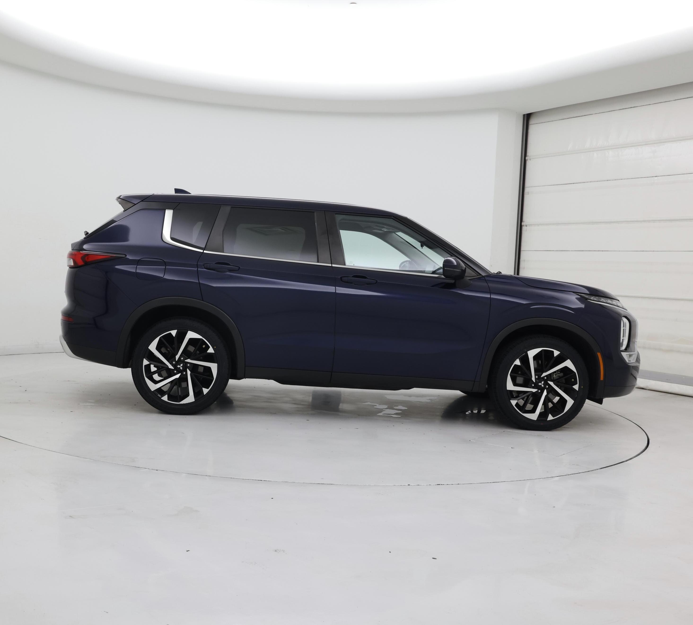 Thumbnail: 2023 Mitsubishi Outlander - 7