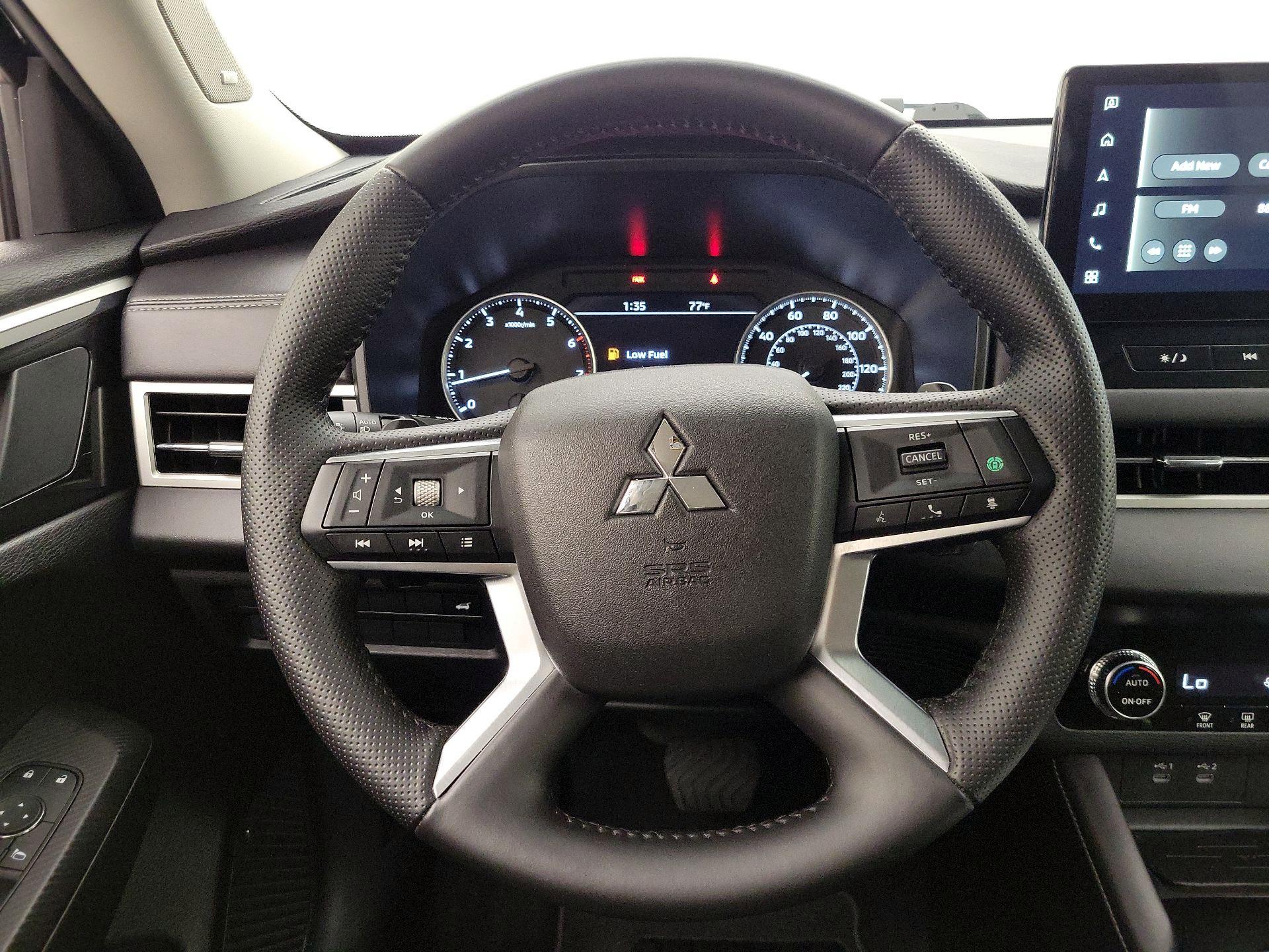 Thumbnail: 2025 Mitsubishi Outlander - 10